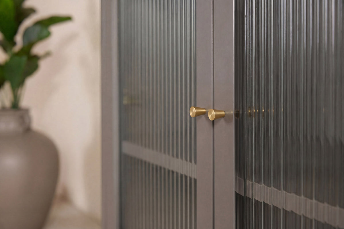 Lima Cabinet in Braun präsentiert im Onlineshop von KAQTU Design AG. Cabinet ist von Venture Home