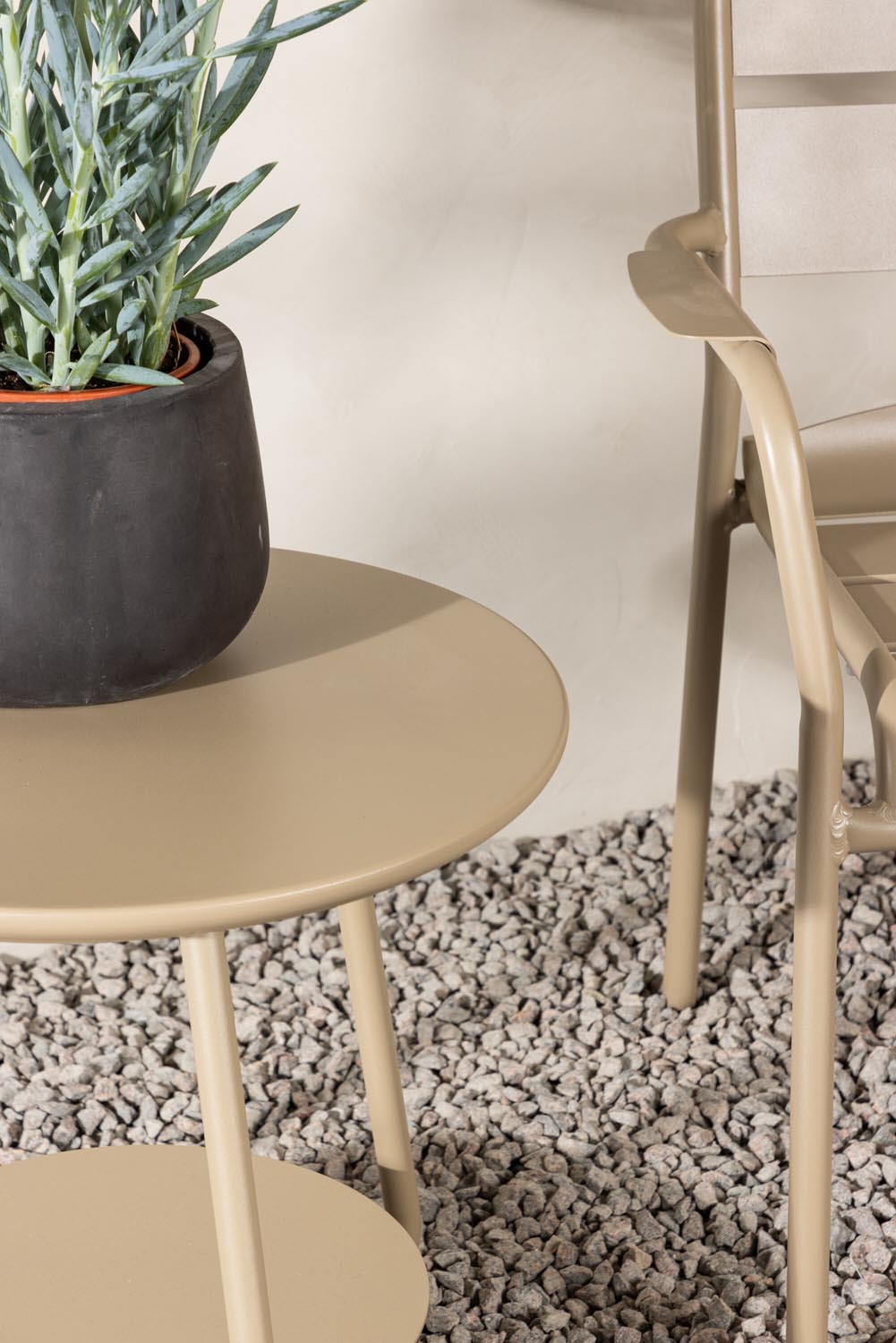 Faro Café Set in Beige/Beige präsentiert im Onlineshop von KAQTU Design AG. Gartentischset ist von Venture Home