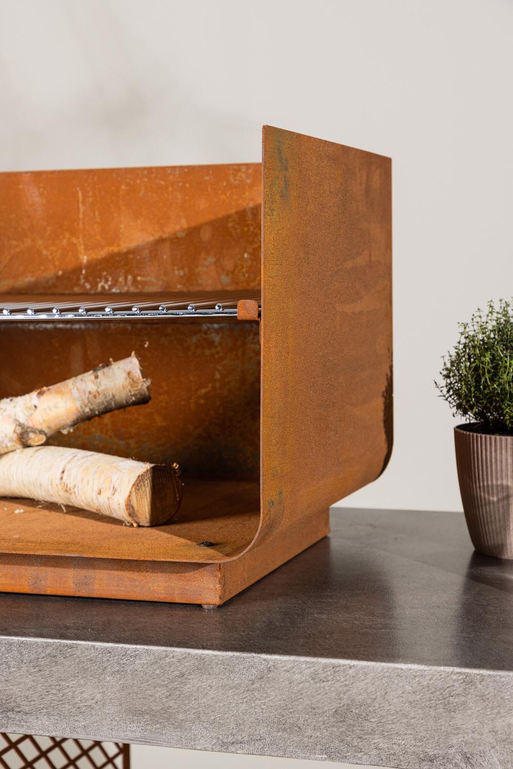 Velas Sectionals in Hellgrau präsentiert im Onlineshop von KAQTU Design AG. Feuerstelle ist von Venture Home