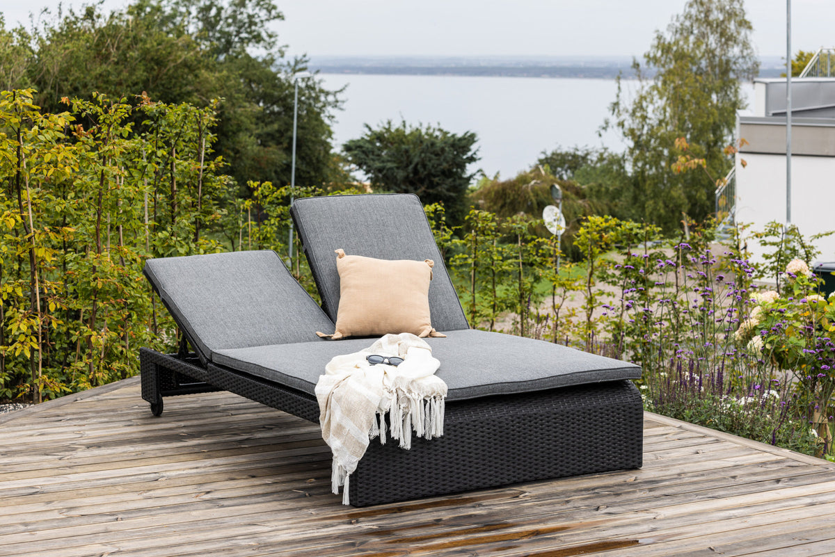 London Sonnenliege in Schwarzgrau präsentiert im Onlineshop von KAQTU Design AG. Liegestuhl ist von Venture Home