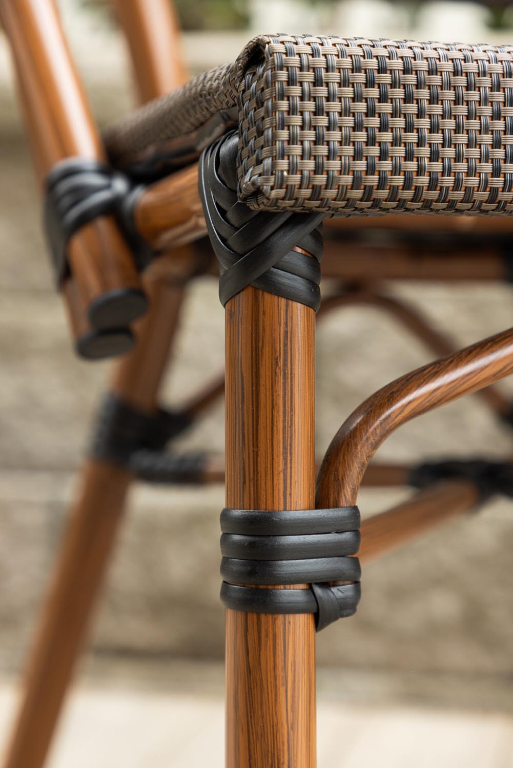 Guarda Cafe Stuhl in Schwarz Braun präsentiert im Onlineshop von KAQTU Design AG. Gartenstuhl mit Armlehnen ist von Venture Home