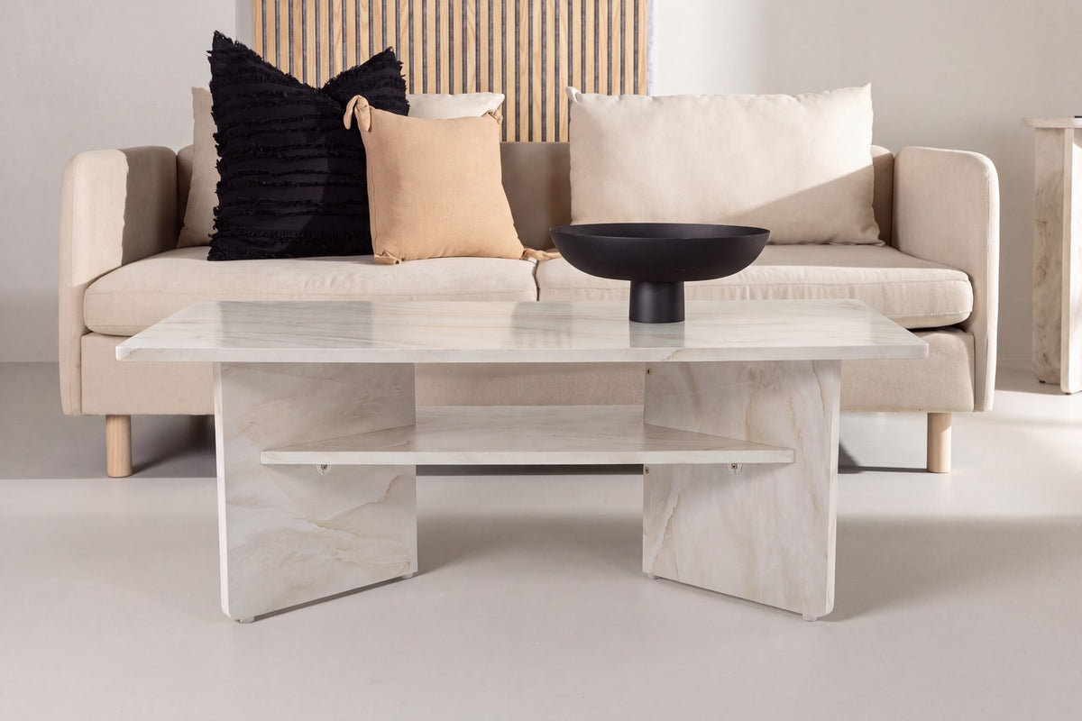 Beistelltisch Ålesund von Venture Home in Beige mit marmorierter MDF-Tischplatte und schlanken MDF-Beinen, rechteckige Form.