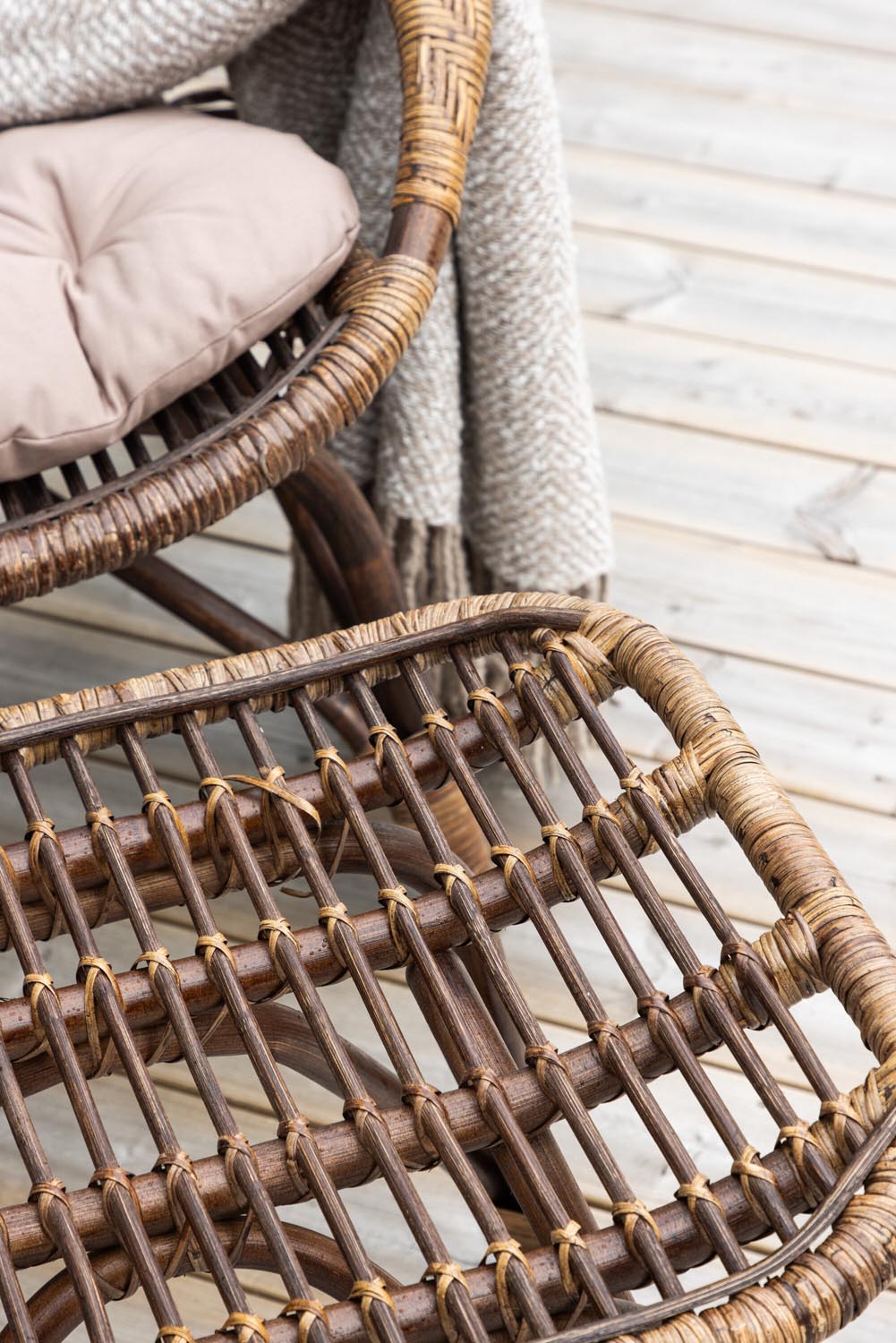 Ella Lounge Stuhl in Dark Walnut präsentiert im Onlineshop von KAQTU Design AG. Outdoor-Sessel ist von Venture Home