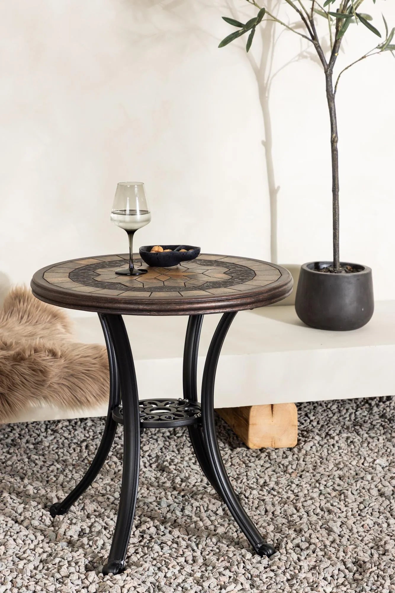 Leiria Cafe Tisch in Braun präsentiert im Onlineshop von KAQTU Design AG. Beistelltisch ist von Venture Home