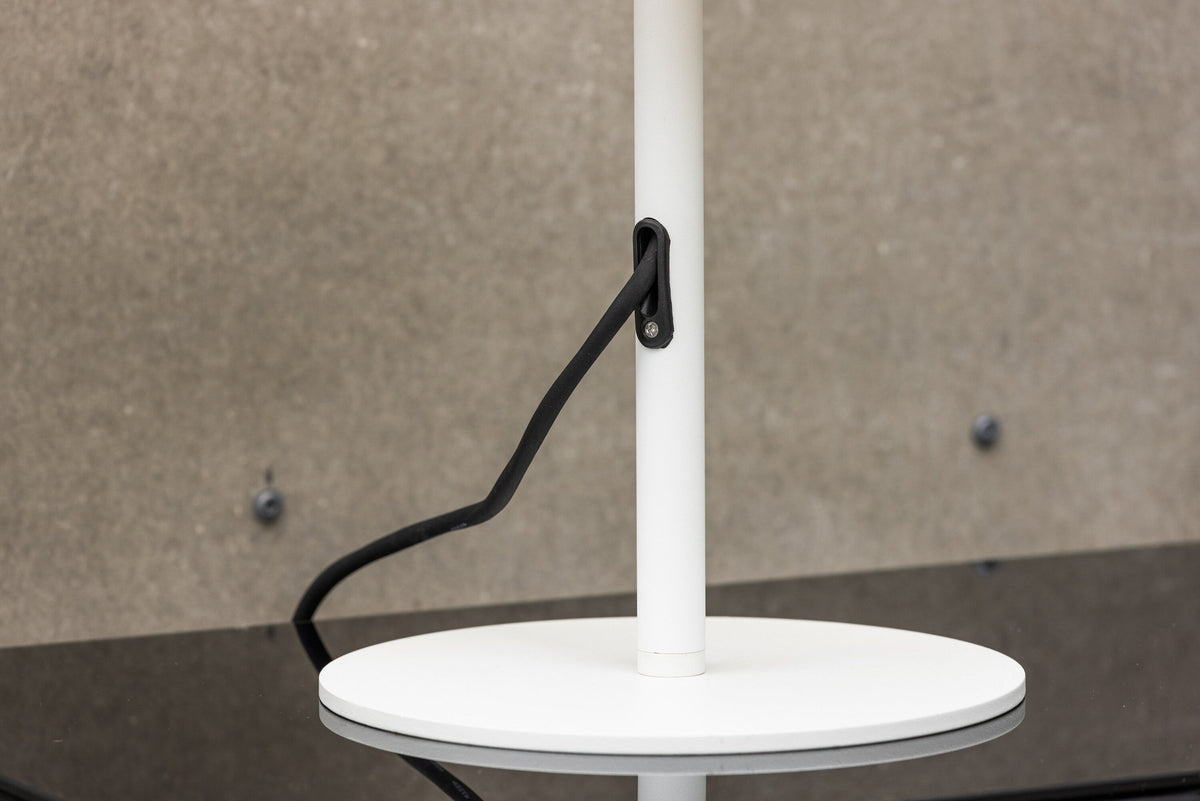 Moris Tischleuchte in Weiss präsentiert im Onlineshop von KAQTU Design AG. Tischleuchte ist von Venture Home
