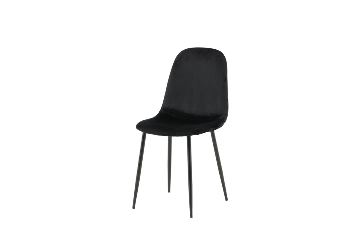 Polar Stuhl von Venture Home mit schwarzem Polyester-Samt-Bezug und schlanken schwarzen Stahlbeinen, runde Silhouette, freigestellt.