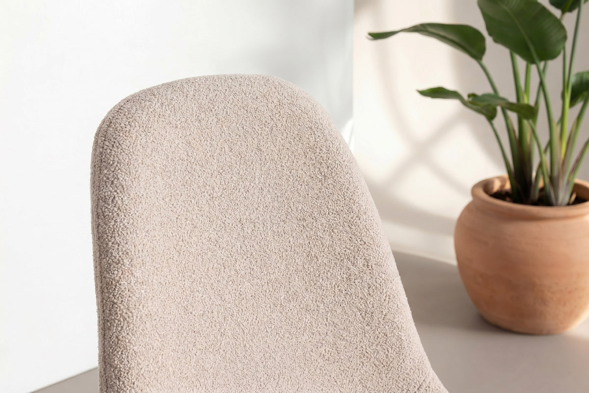Polar Esszimmerstuhl in Beige präsentiert im Onlineshop von KAQTU Design AG. Stuhl ist von Venture Home