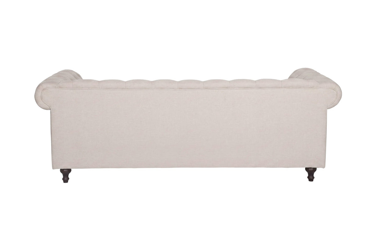 Beiges 3-Sitzer-Sofa Velvet von Venture Home mit Polyester-Samt-Bezug, tiefer Knopfheftung und schwarzen Gummibaumholz-Beinen im Chesterfield-Design.