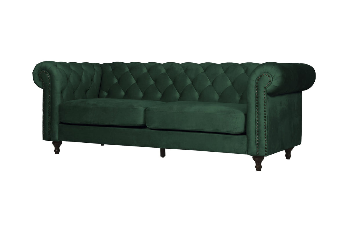 Dreisitzer-Sofa Velvet von Venture Home in Grün mit Samtbezug, tiefer Knopfheftung im Chesterfield-Stil und schwarzen Holzbeinen.