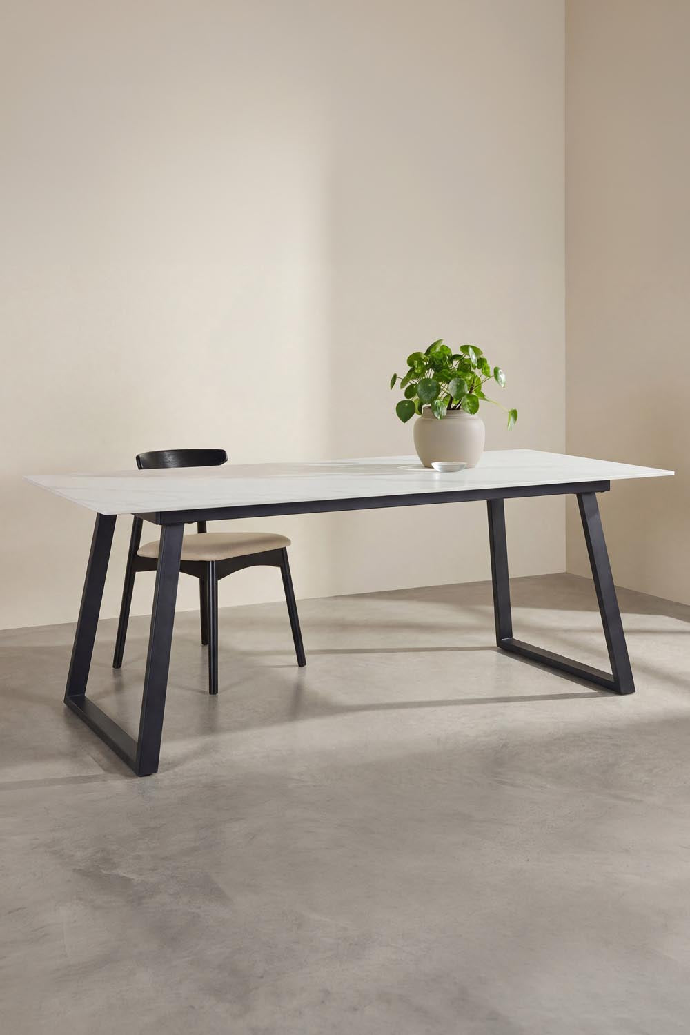 Estelle Rechteckiger Esstisch in Weiss präsentiert im Onlineshop von KAQTU Design AG. Gartentisch ist von Venture Home