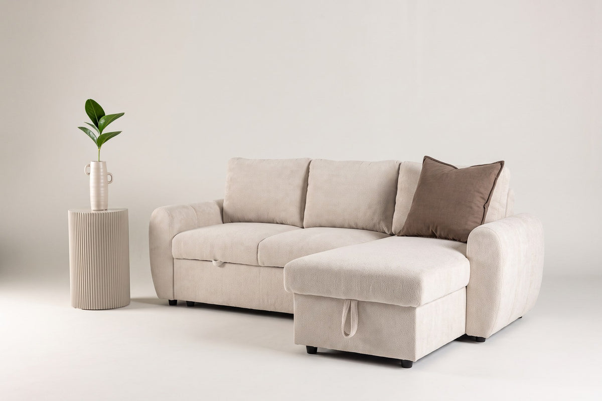 Beige Bettsofa Teo von Venture Home mit Polyesterbezug, Eukalyptusanteil und schwarzen Beinen, im aufgeklappten Zustand als Bett gezeigt.