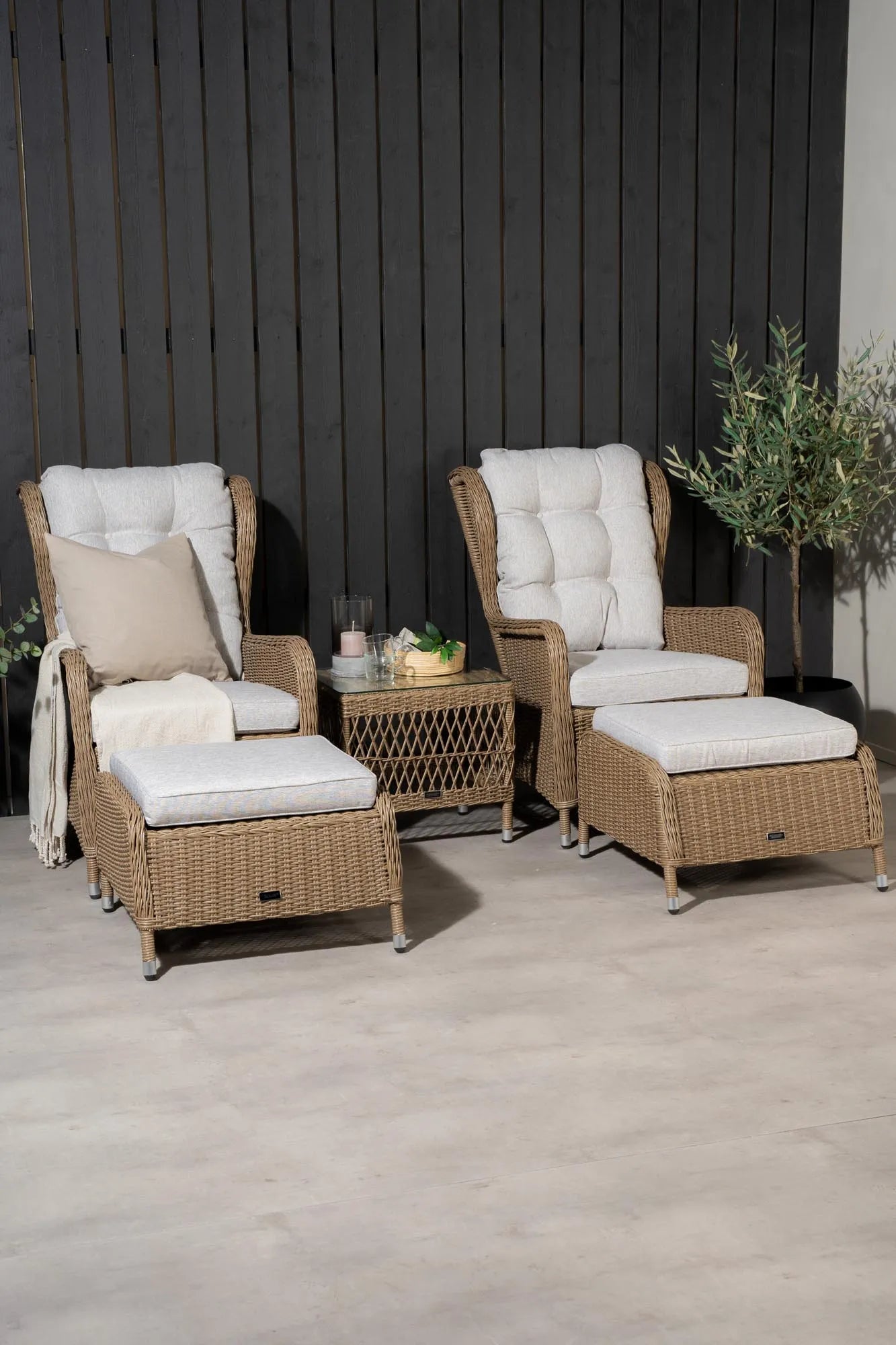 Washington Lounge Outdoorset 52cm in Weiss / Natur präsentiert im Onlineshop von KAQTU Design AG. Loungeset ist von Venture Home