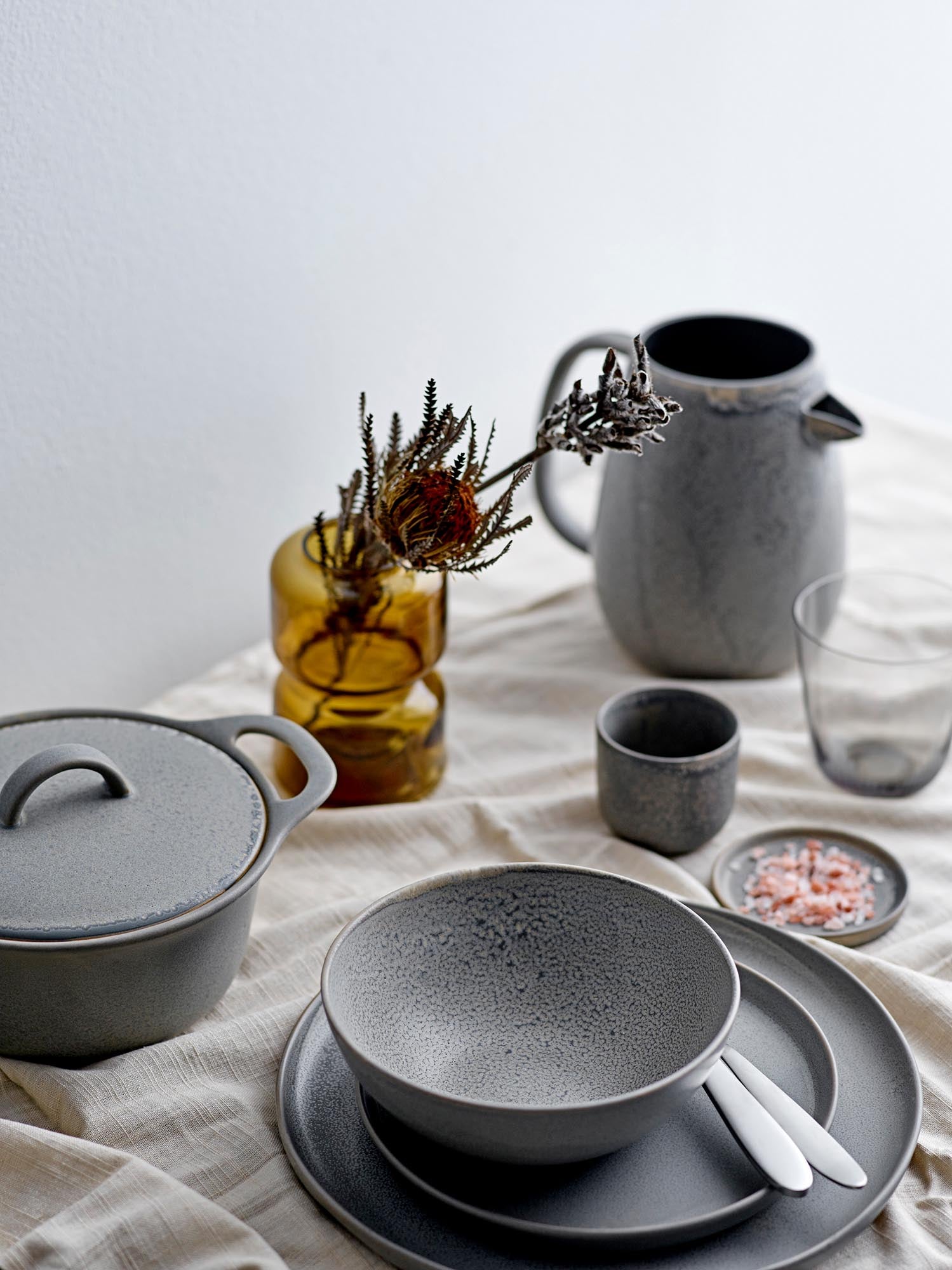 Kendra Schale, Grau, Steingut in Grey präsentiert im Onlineshop von KAQTU Design AG. Schale ist von Bloomingville