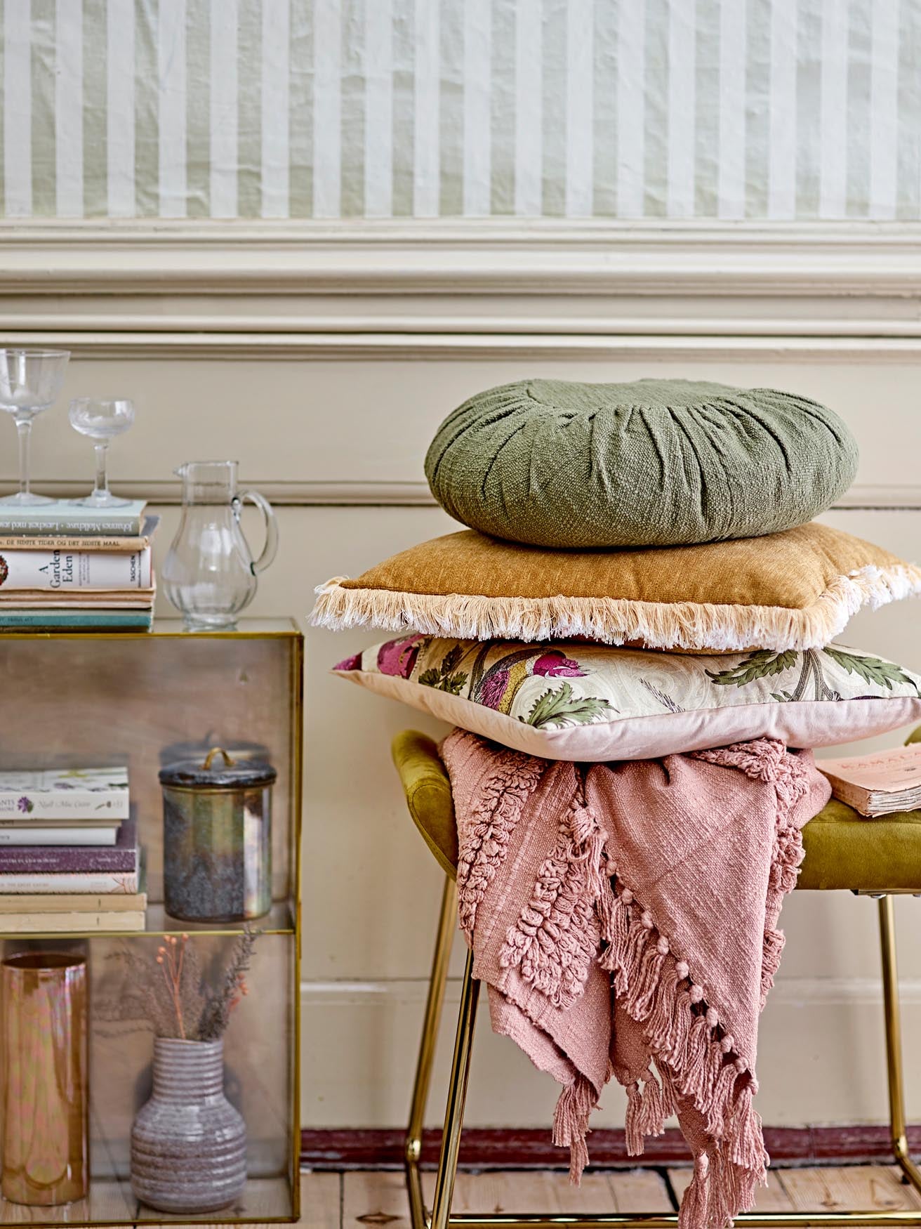 Megan Hocker, Gelb, Polyester