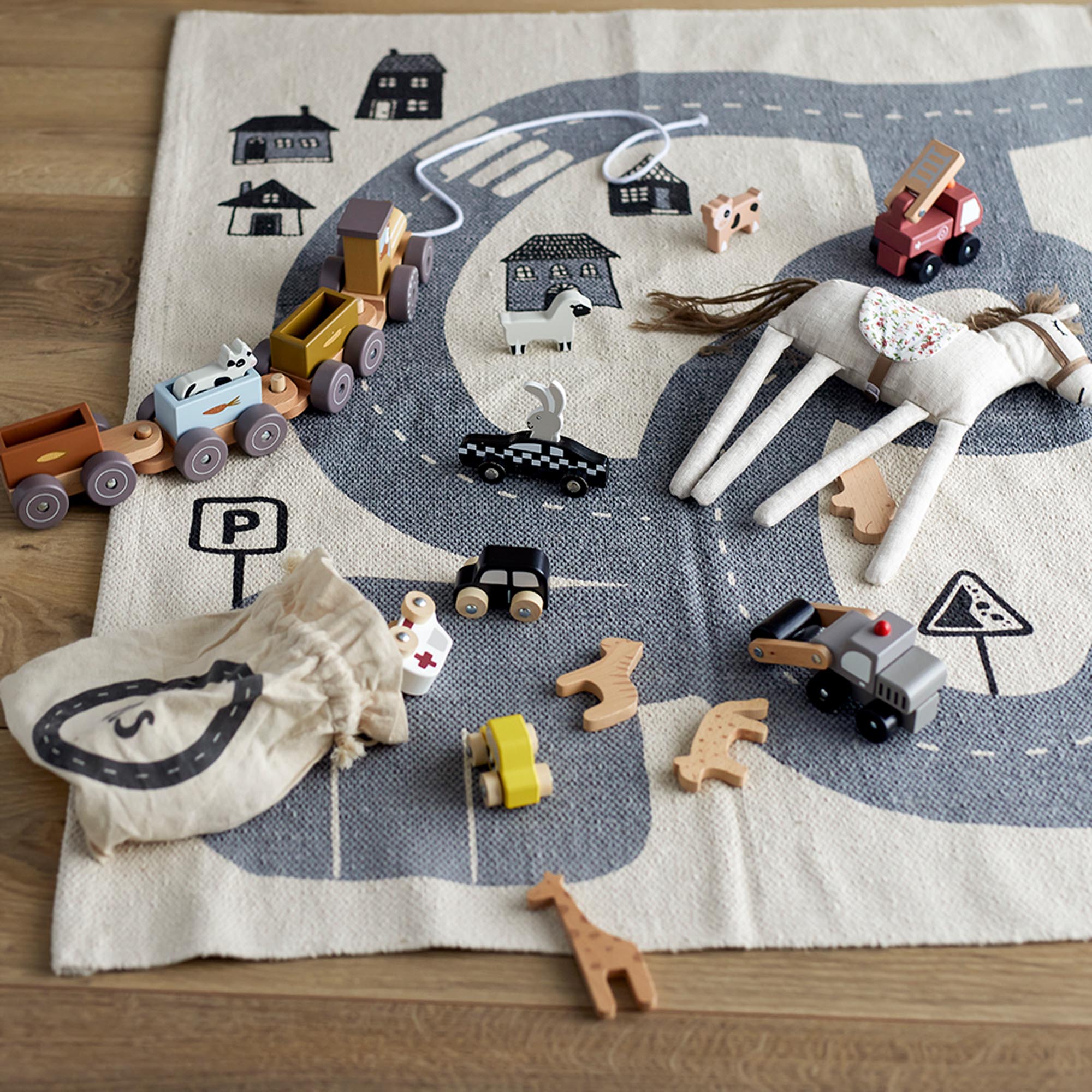 Avin Spielzeugauto, Grau, MDF in Grey präsentiert im Onlineshop von KAQTU Design AG. Objekte Kids ist von Bloomingville