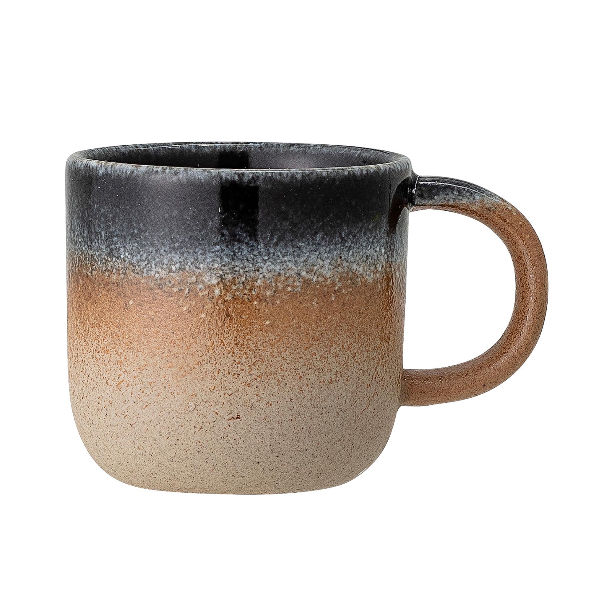 Die Aura Tasse von Bloomingville: Elegantes Porzellan in Blau, hitzebeständig, langlebig, ideal für Kaffee und Tee, nordisches Design.