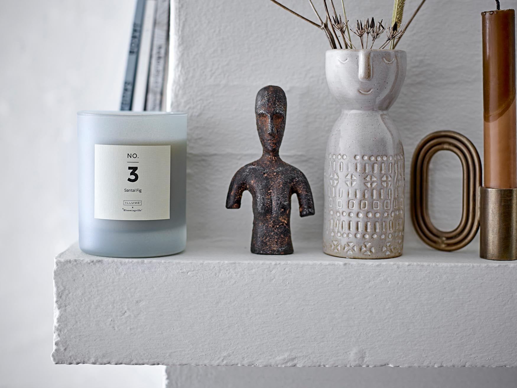 Embla Vase, Weiá, Steingut in White präsentiert im Onlineshop von KAQTU Design AG. Vase ist von Bloomingville