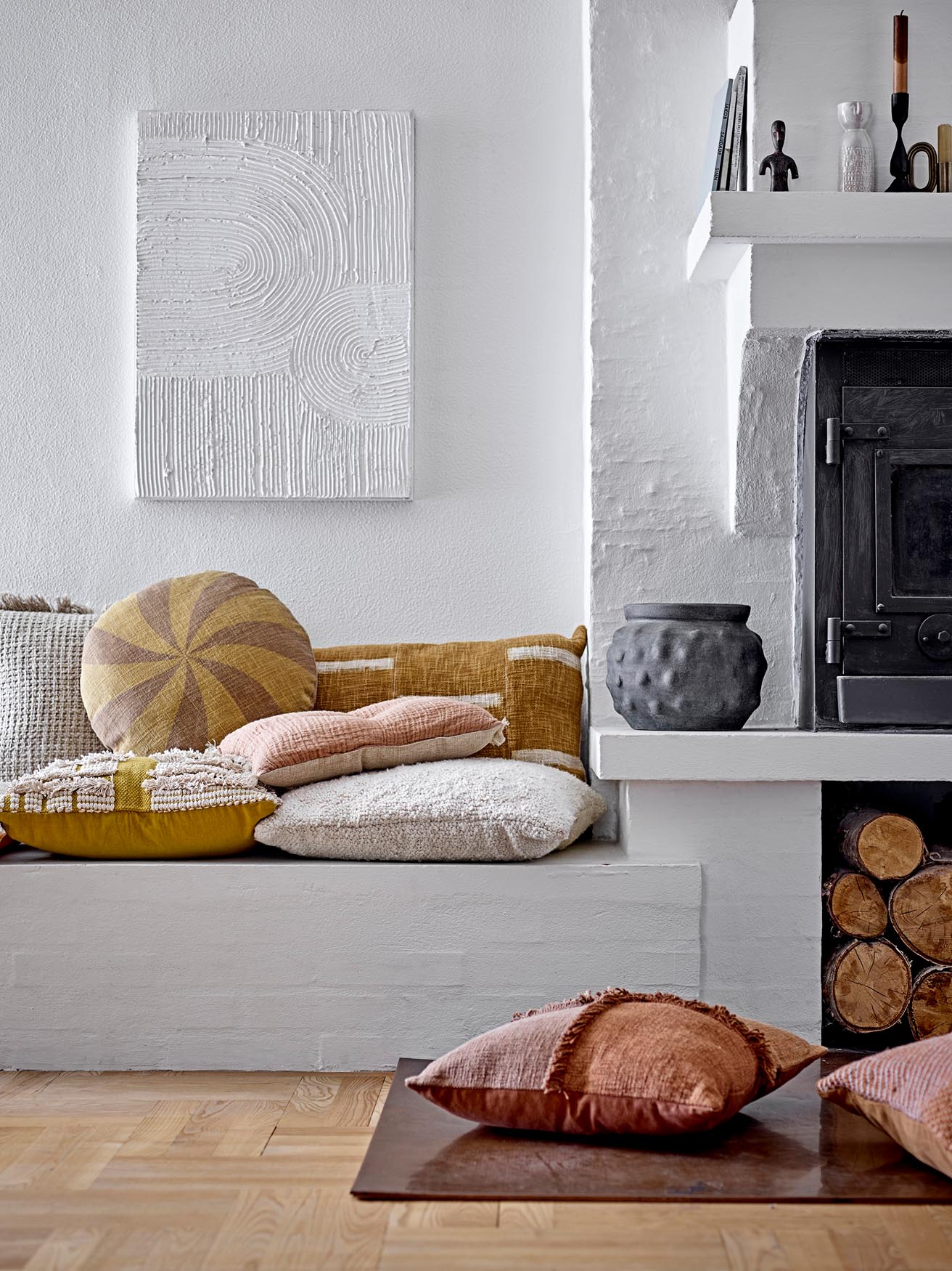 Embla Vase, Weiá, Steingut in White präsentiert im Onlineshop von KAQTU Design AG. Vase ist von Bloomingville