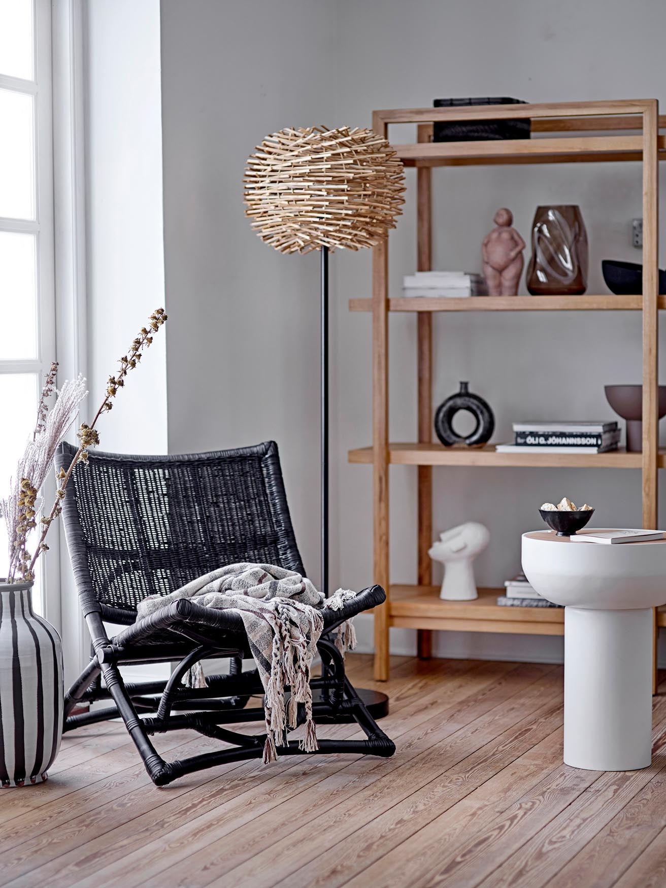 Entdecken Sie die Indo Deko von Bloomingville: Eine elegante Zement-Skulptur, die minimalistischen Stil und Langlebigkeit vereint. Ideal für jeden Raum!