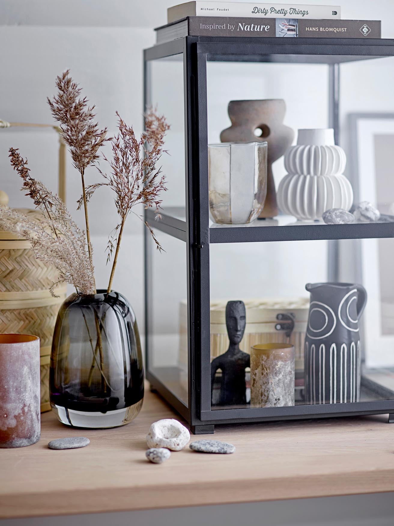 Halfdan Vase, Weiá, Steingut in White präsentiert im Onlineshop von KAQTU Design AG. Vase ist von Bloomingville