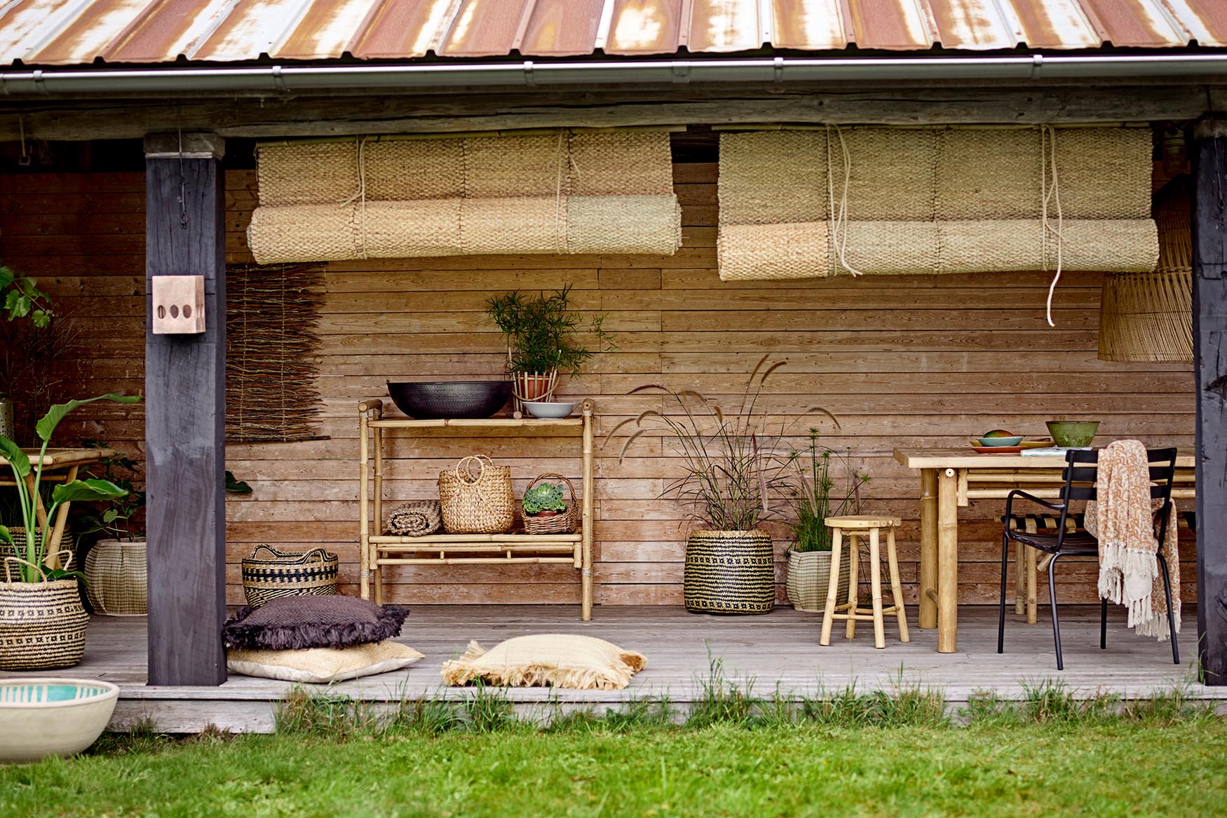 Der Enzov Teppich von Bloomingville aus Seegras verleiht Ihrem Zuhause eine warme, natürliche und stilvolle Atmosphäre.