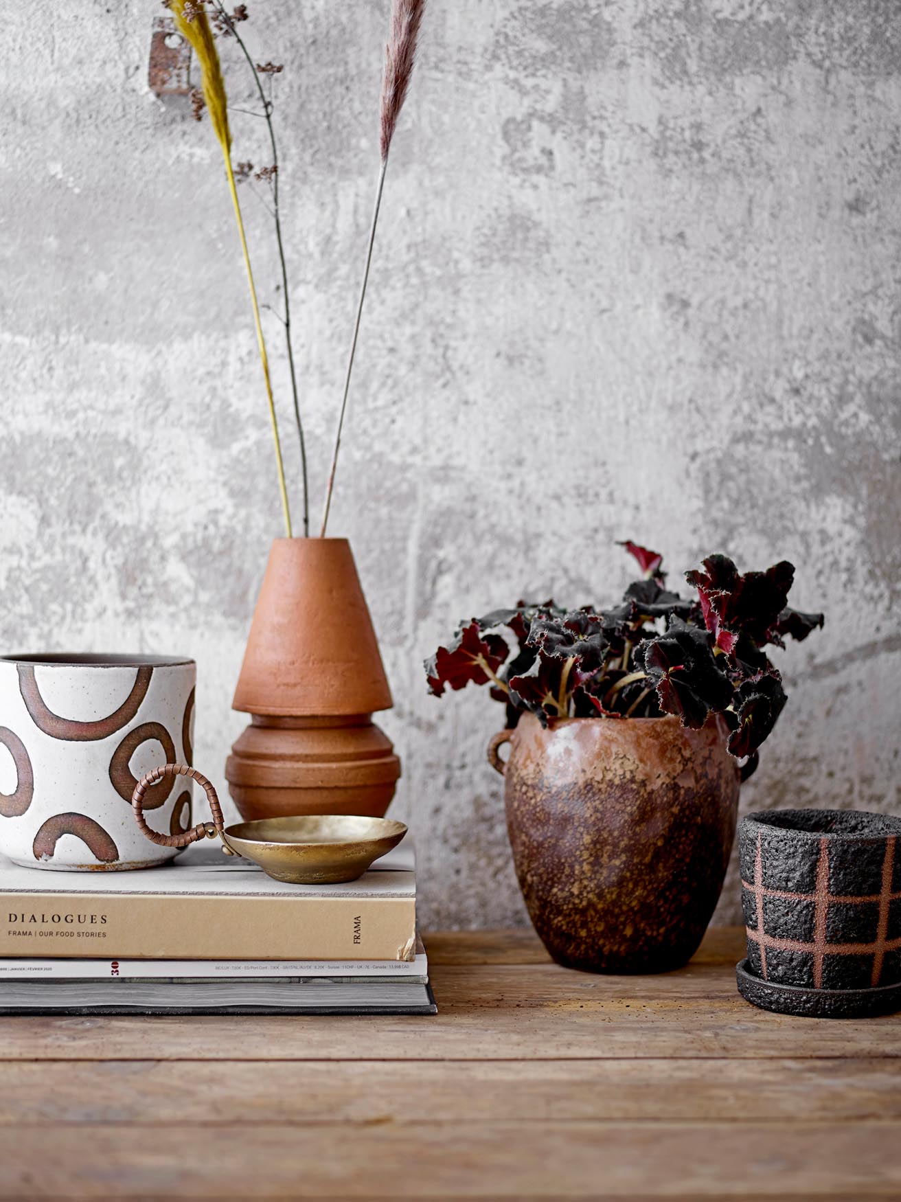Avo Deko-Blumentopf, Weiá, Terrakotta in White präsentiert im Onlineshop von KAQTU Design AG. Blumentopf ist von Bloomingville