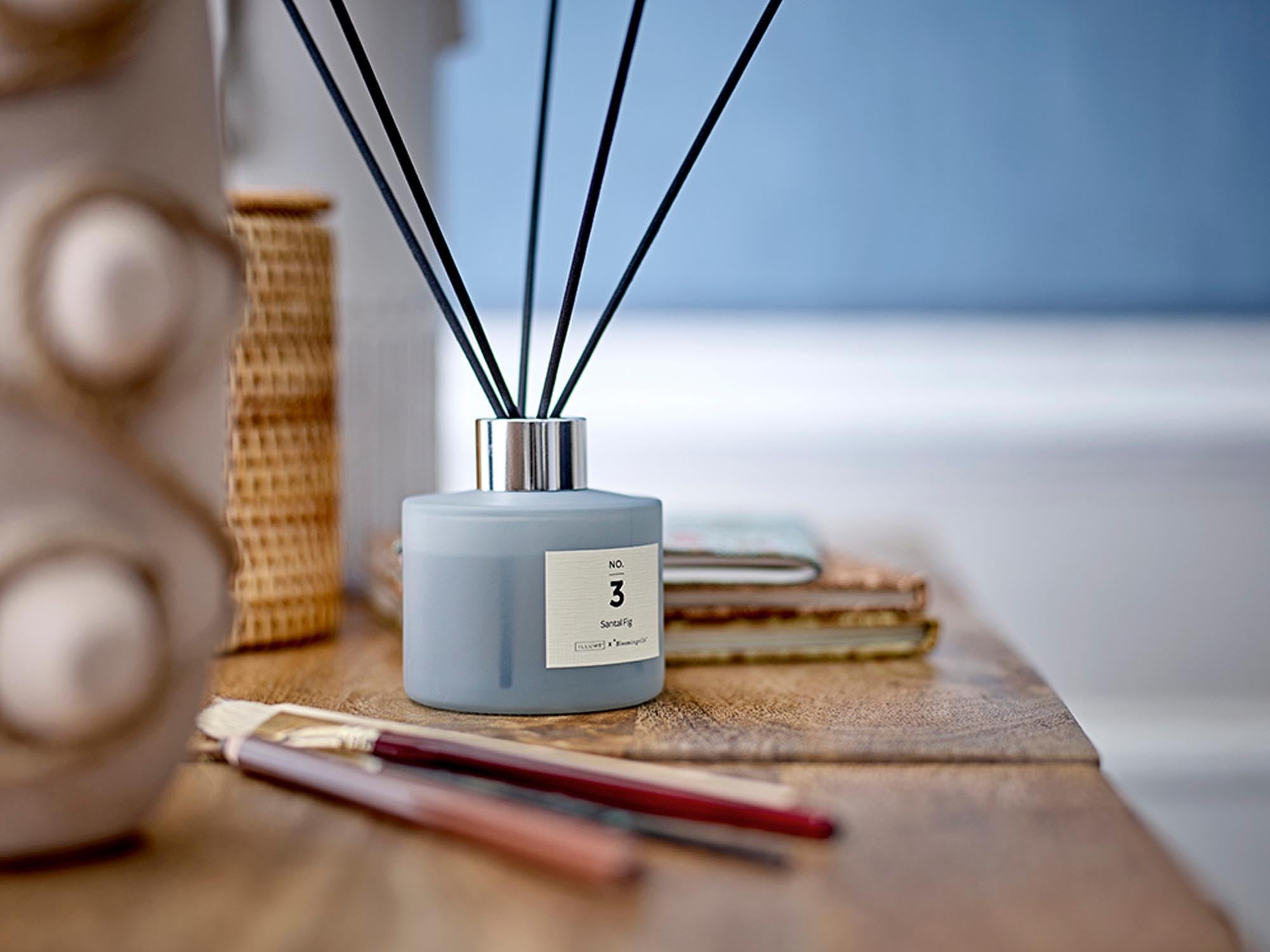 NO. 3 - Santal Fig Scent Diffuser, Blue, Duftflüssigkeit in Blue präsentiert im Onlineshop von KAQTU Design AG. Haushaltshilfen ist von Bloomingville