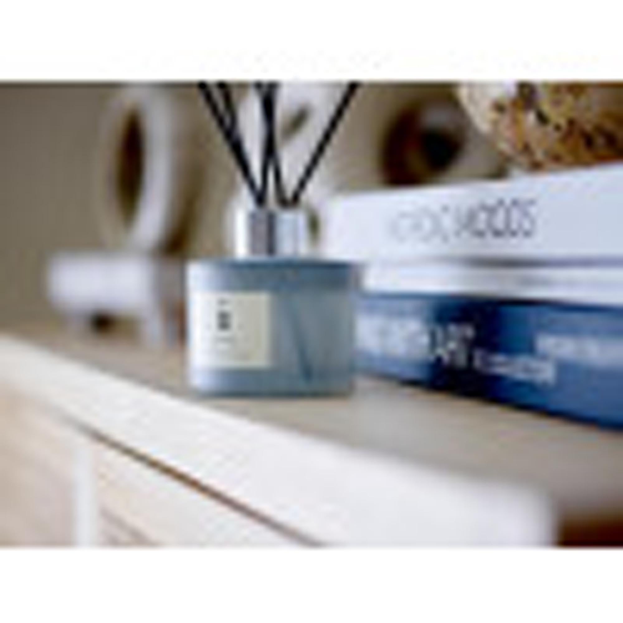 NO. 3 - Santal Fig Scent Diffuser, Blue, Duftflüssigkeit in Blue präsentiert im Onlineshop von KAQTU Design AG. Haushaltshilfen ist von Bloomingville