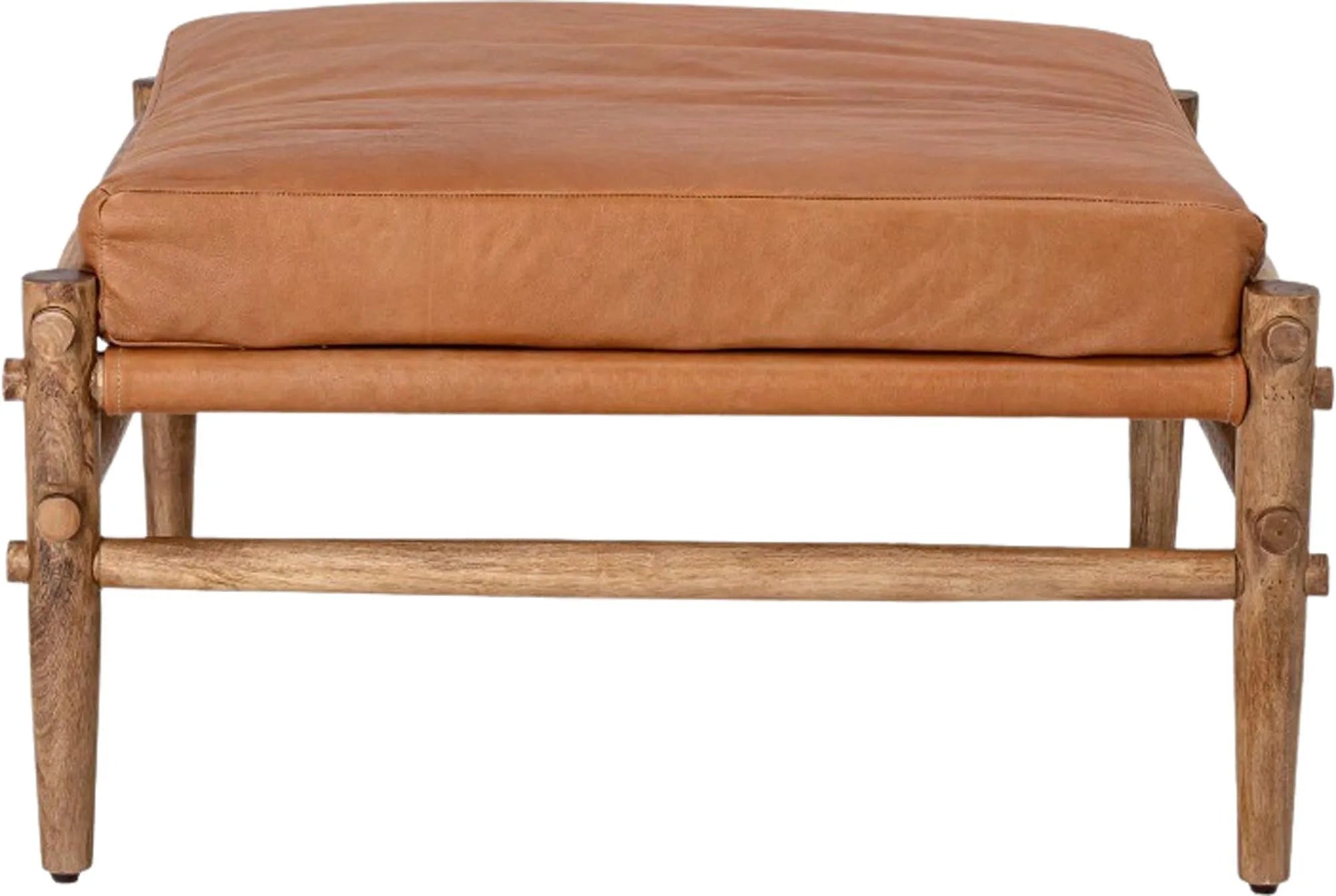 Der Aysia Hocker von Bloomingville aus Naturleder kombiniert stilvolles Design mit Komfort und passt perfekt in zeitgemäße Wohnräume.