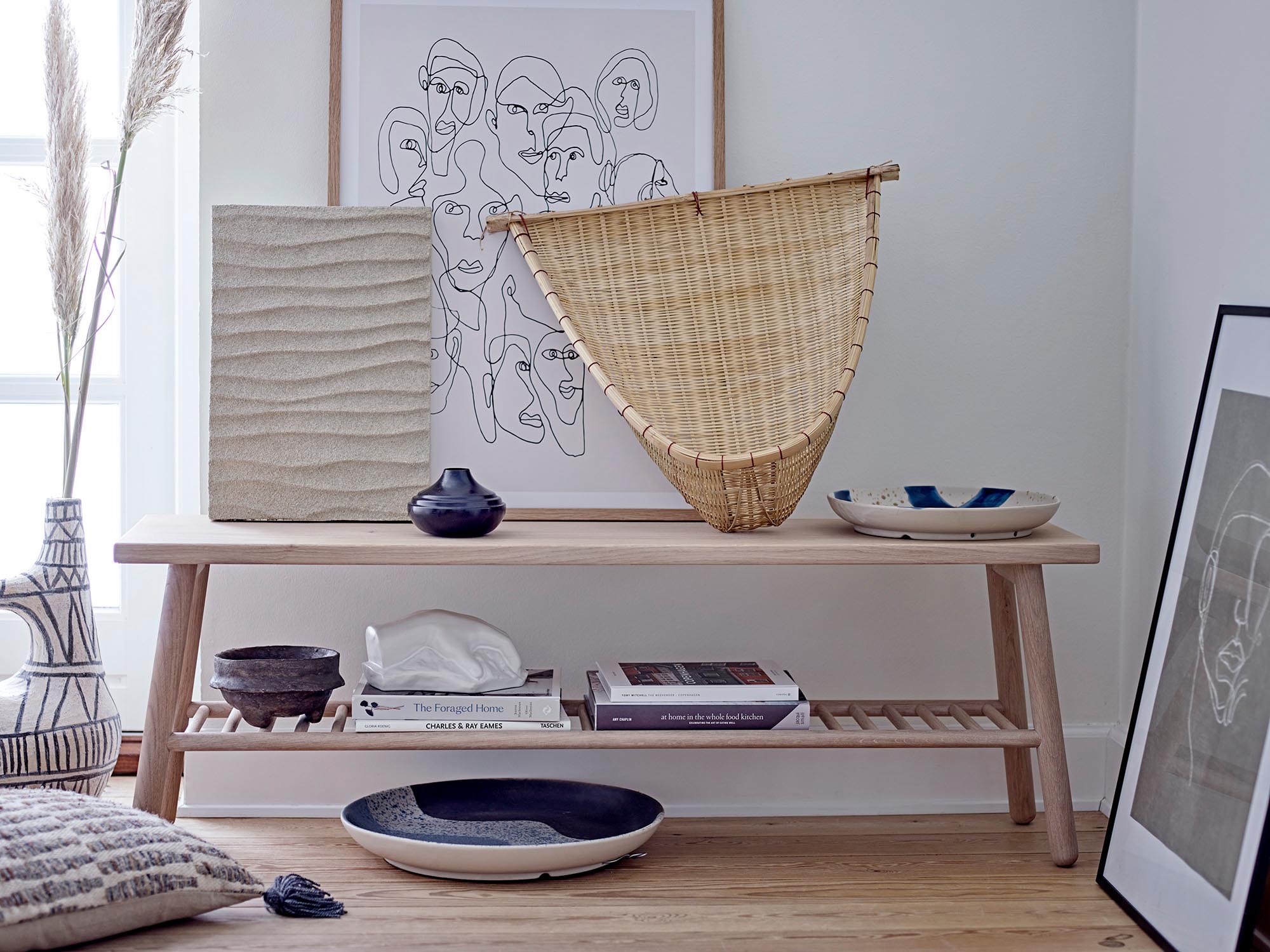 Shirie Deko, Weiá, Steingut in White präsentiert im Onlineshop von KAQTU Design AG. Kunstgegenstände ist von Bloomingville