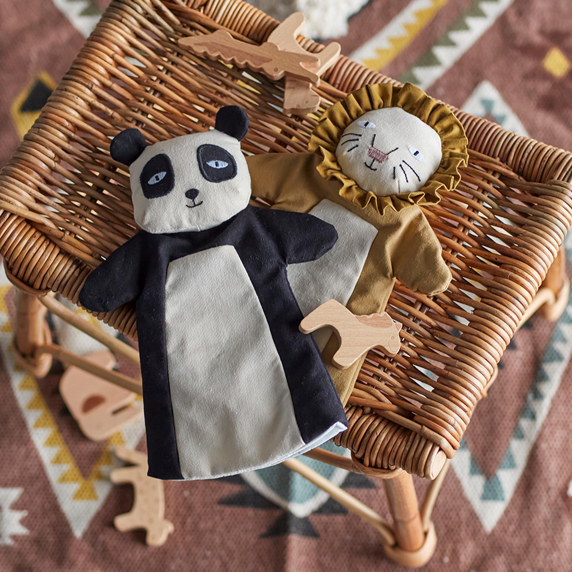 Flynn Handpuppe, Braun, Leinen in Brown präsentiert im Onlineshop von KAQTU Design AG. Puppe Kids ist von Bloomingville