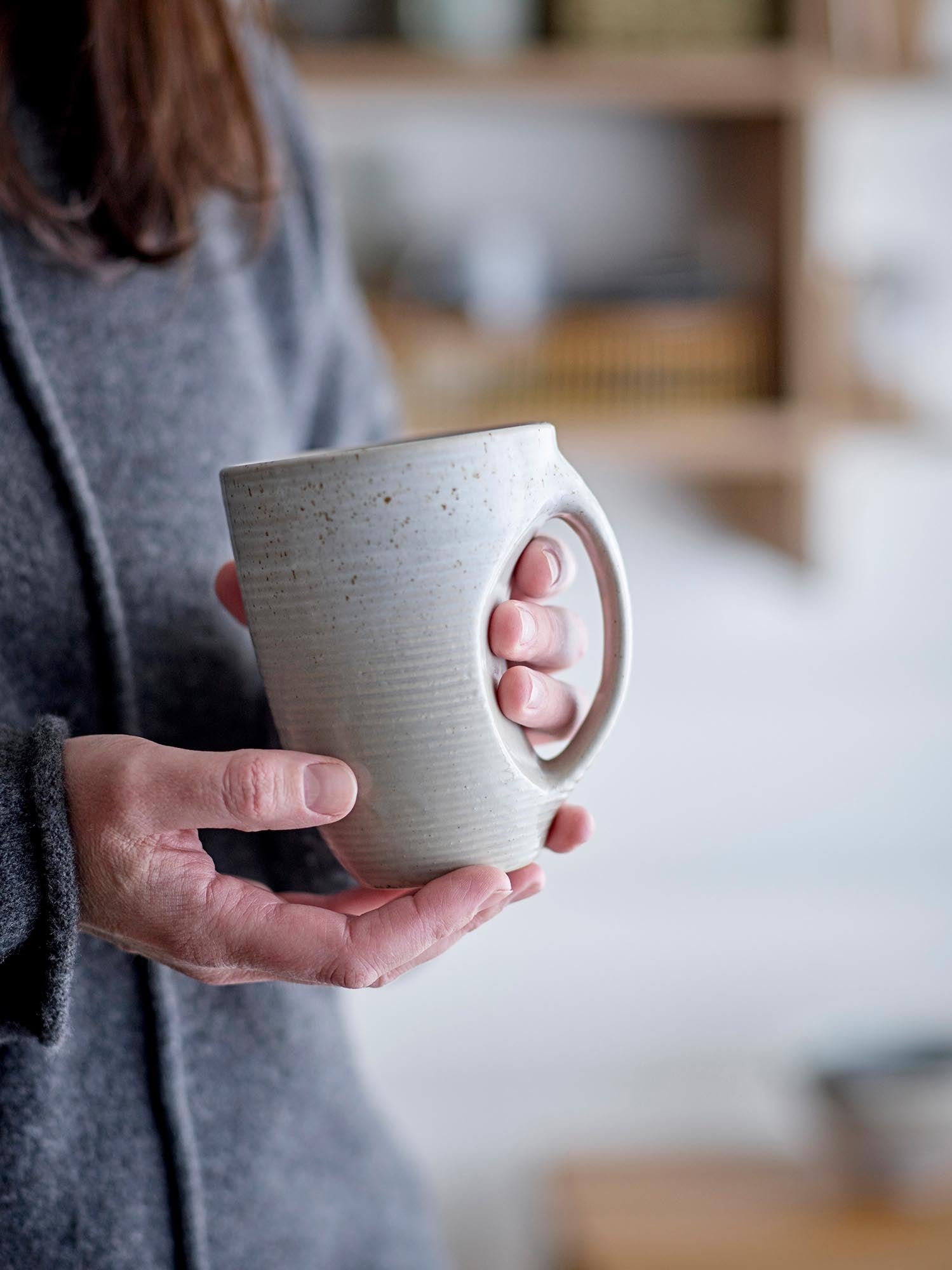 Taupe Becher, Grau, Steingut in Grey präsentiert im Onlineshop von KAQTU Design AG. Glas ist von Bloomingville