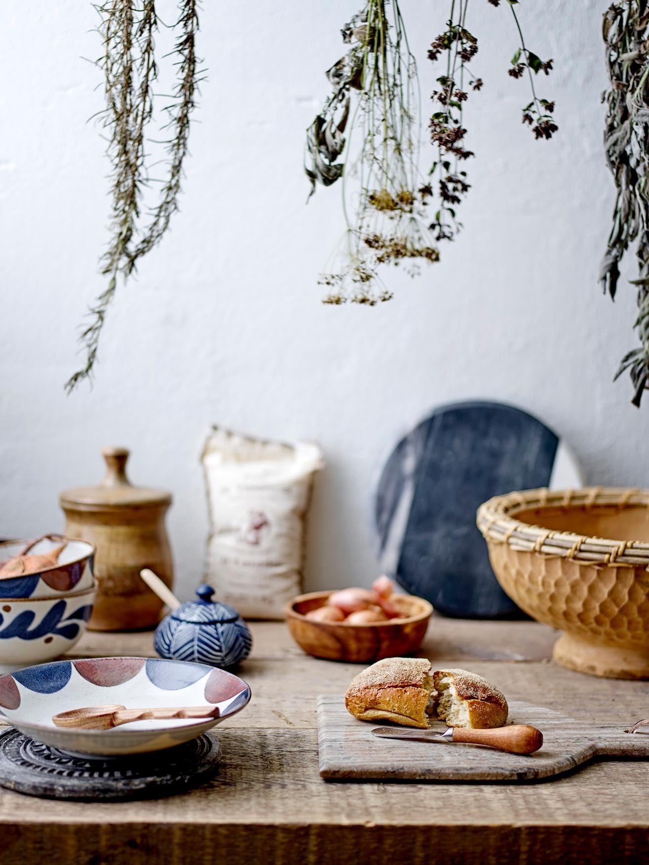 Camellia Schale, Blau, Porzellan in Blue präsentiert im Onlineshop von KAQTU Design AG. Schale ist von Creative Collection