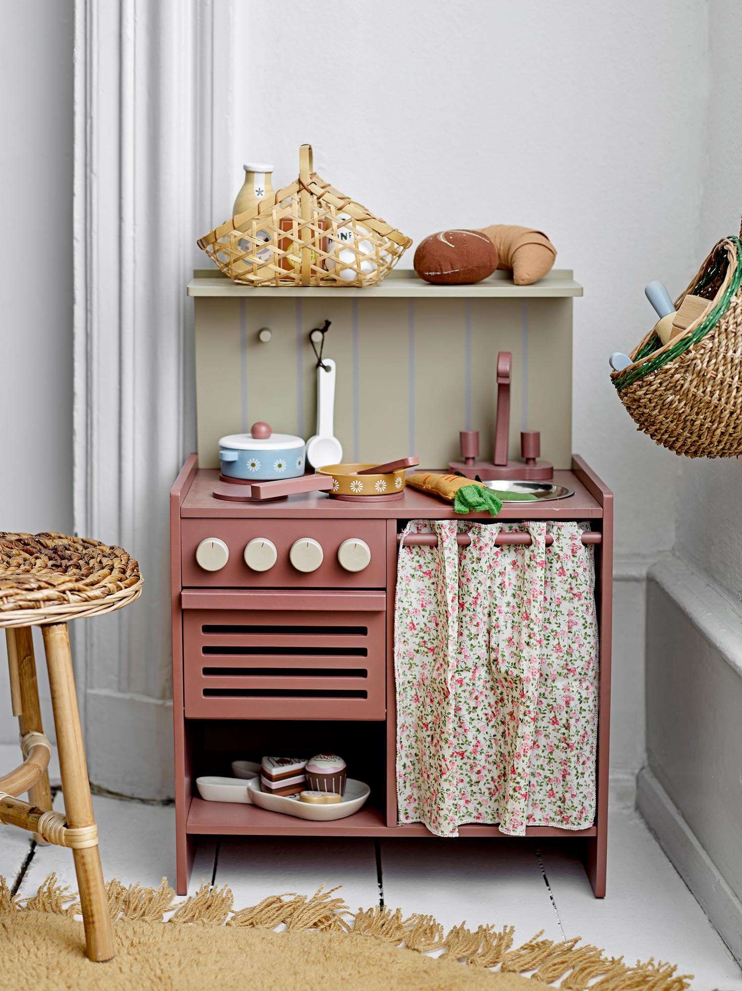 Pippi Mini-Ofen, Braun, MDF in Brown präsentiert im Onlineshop von KAQTU Design AG. Küche Kids ist von Bloomingville