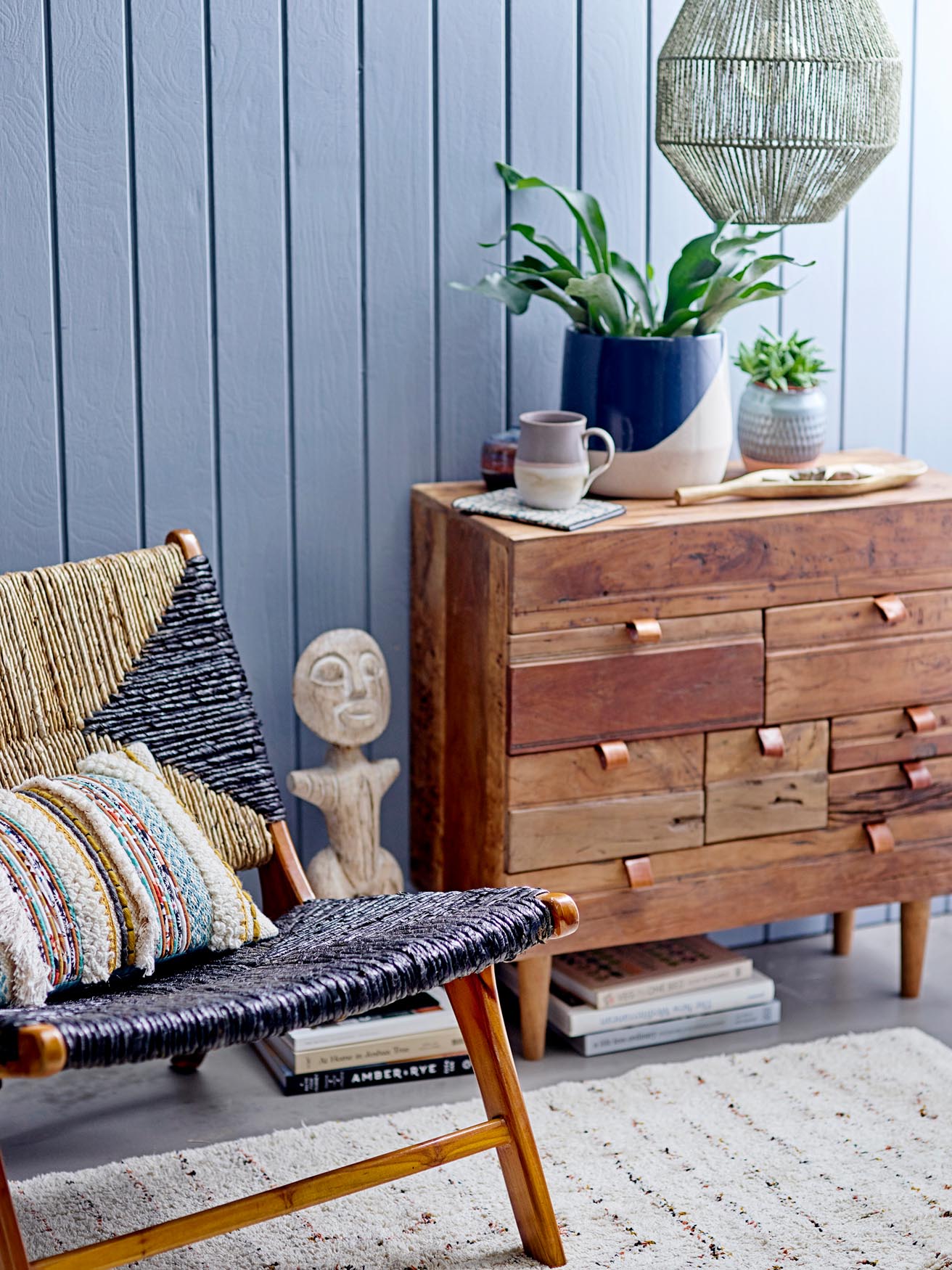 Eleganter Grant Loungesessel aus schwarzem Teakholz von Creative Collection, ideal für stilvolle Wohnräume.