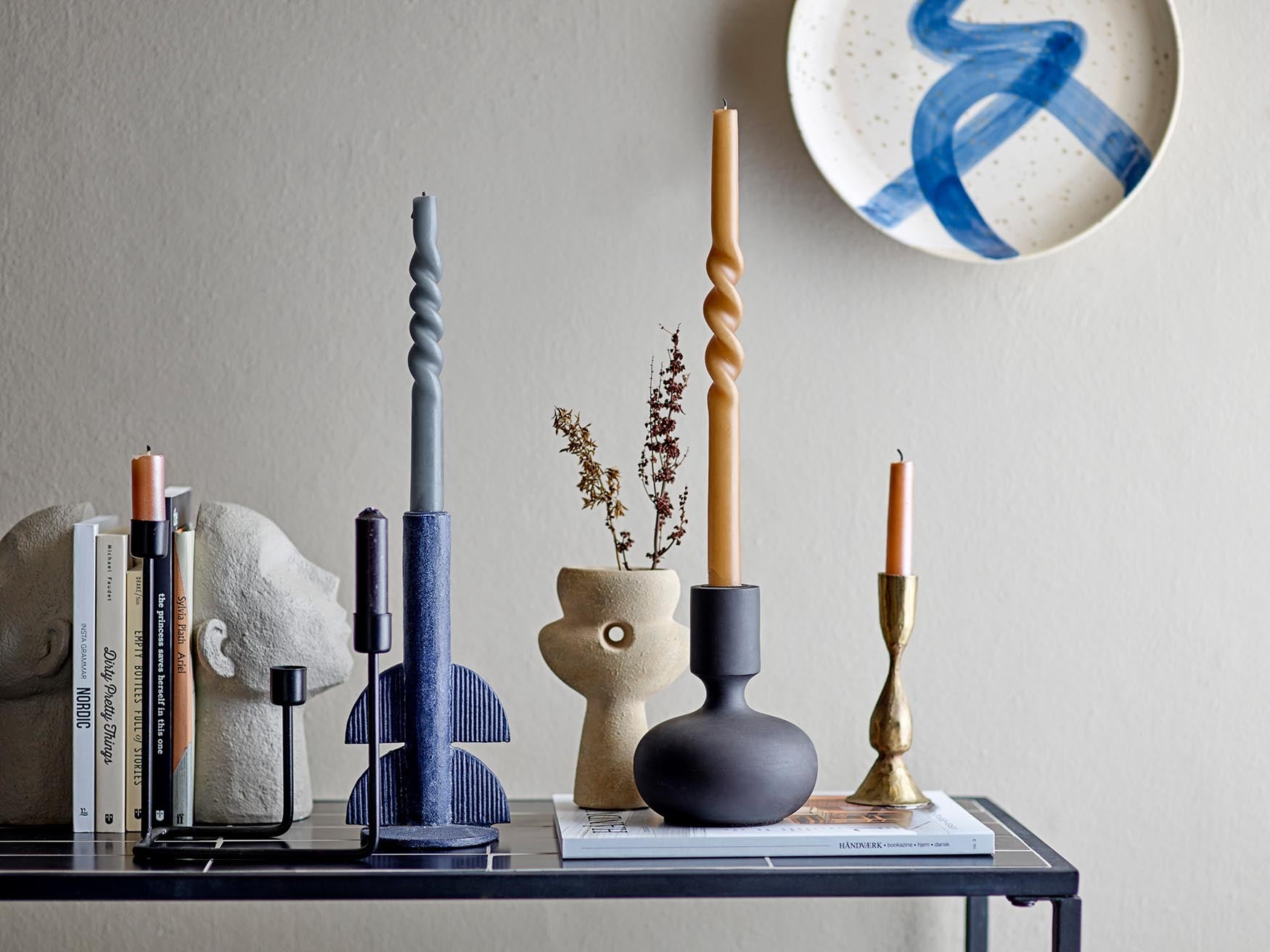 Bess Kerzenständer, Blau, Polyresin in Blue präsentiert im Onlineshop von KAQTU Design AG. Kerzenständer ist von Bloomingville