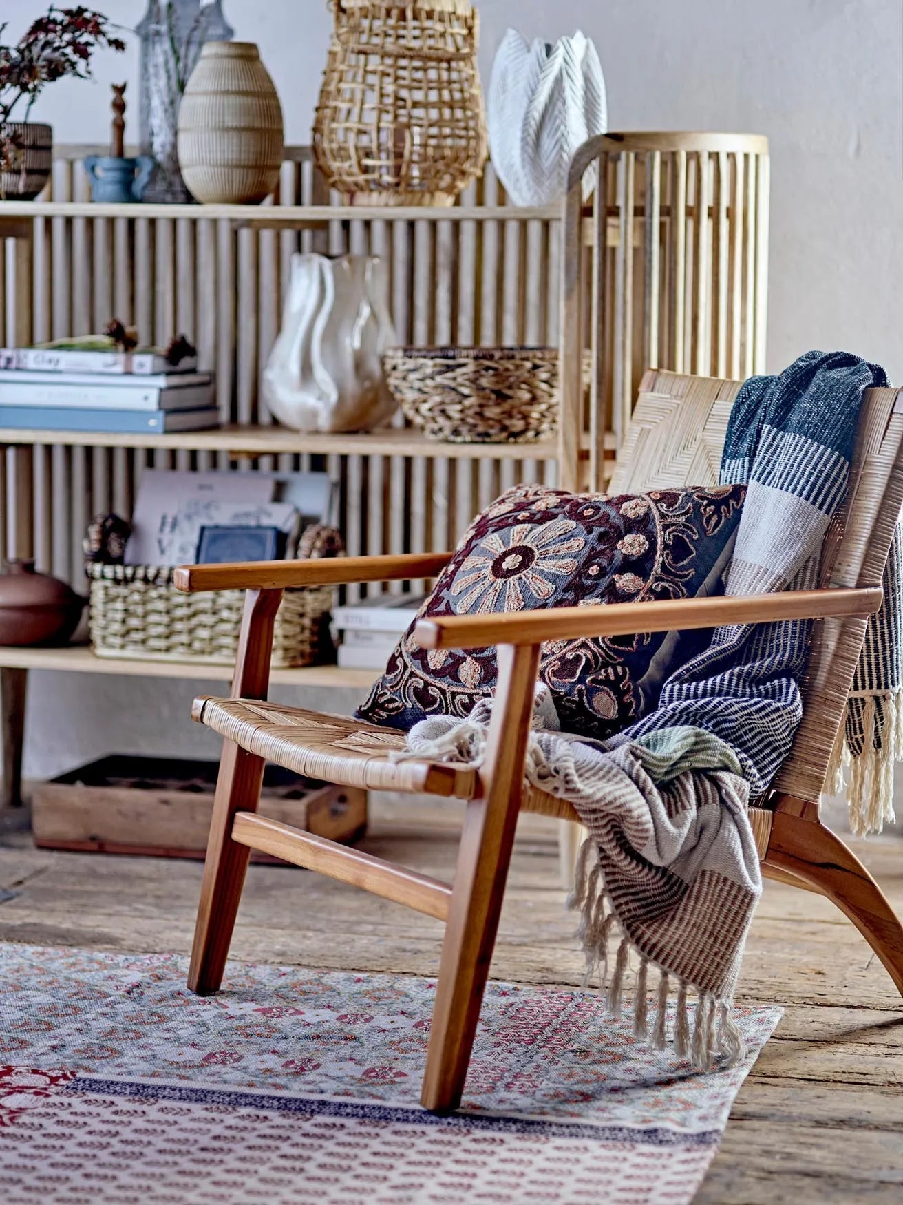 Der Kathe Basket aus braunem Bankuan-Gras von Creative Collection ist ein stilvoller und natürlicher Aufbewahrungskorb.