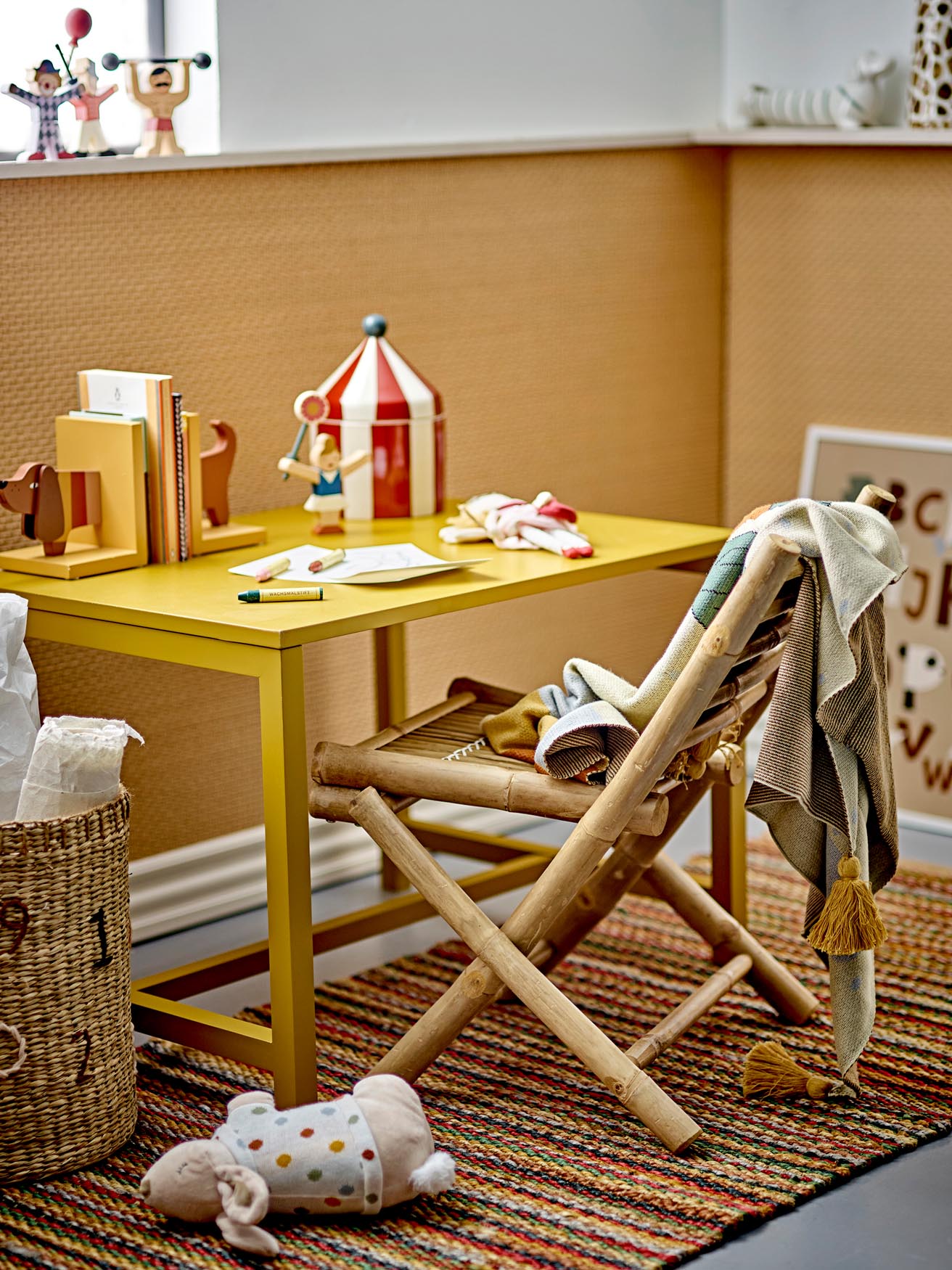 Charlie Buchstütze, Gelb, FSC®100%, MDF in Yellow präsentiert im Onlineshop von KAQTU Design AG. Büromaterial ist von Bloomingville Mini
