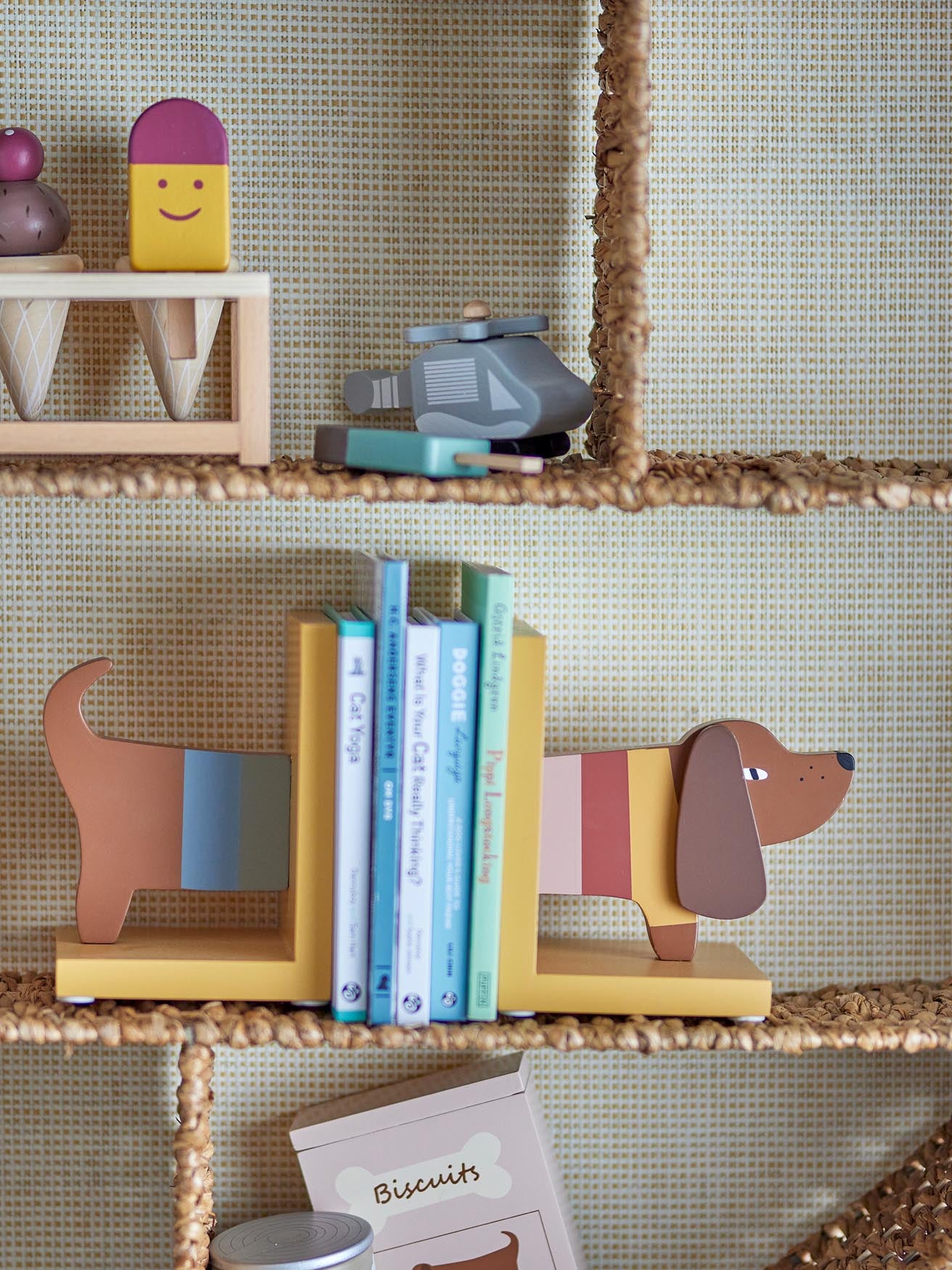 Charlie Buchstütze, Gelb, FSC®100%, MDF in Yellow präsentiert im Onlineshop von KAQTU Design AG. Büromaterial ist von Bloomingville Mini