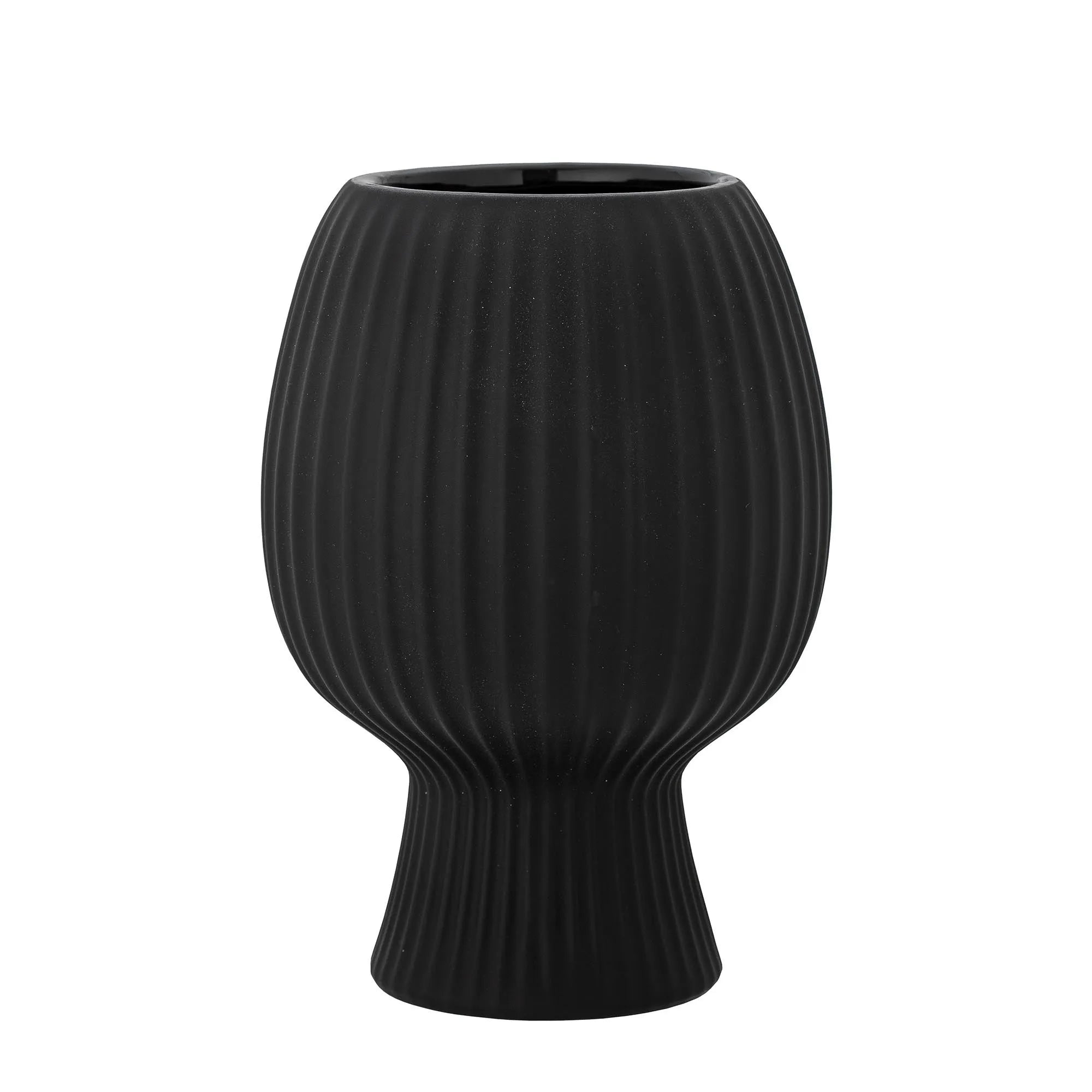 Dagny Vase von Bloomingville: Elegantes, schwarzes Steingut mit matter Latexglasur, ideal für Trocken- und Frischblumen.