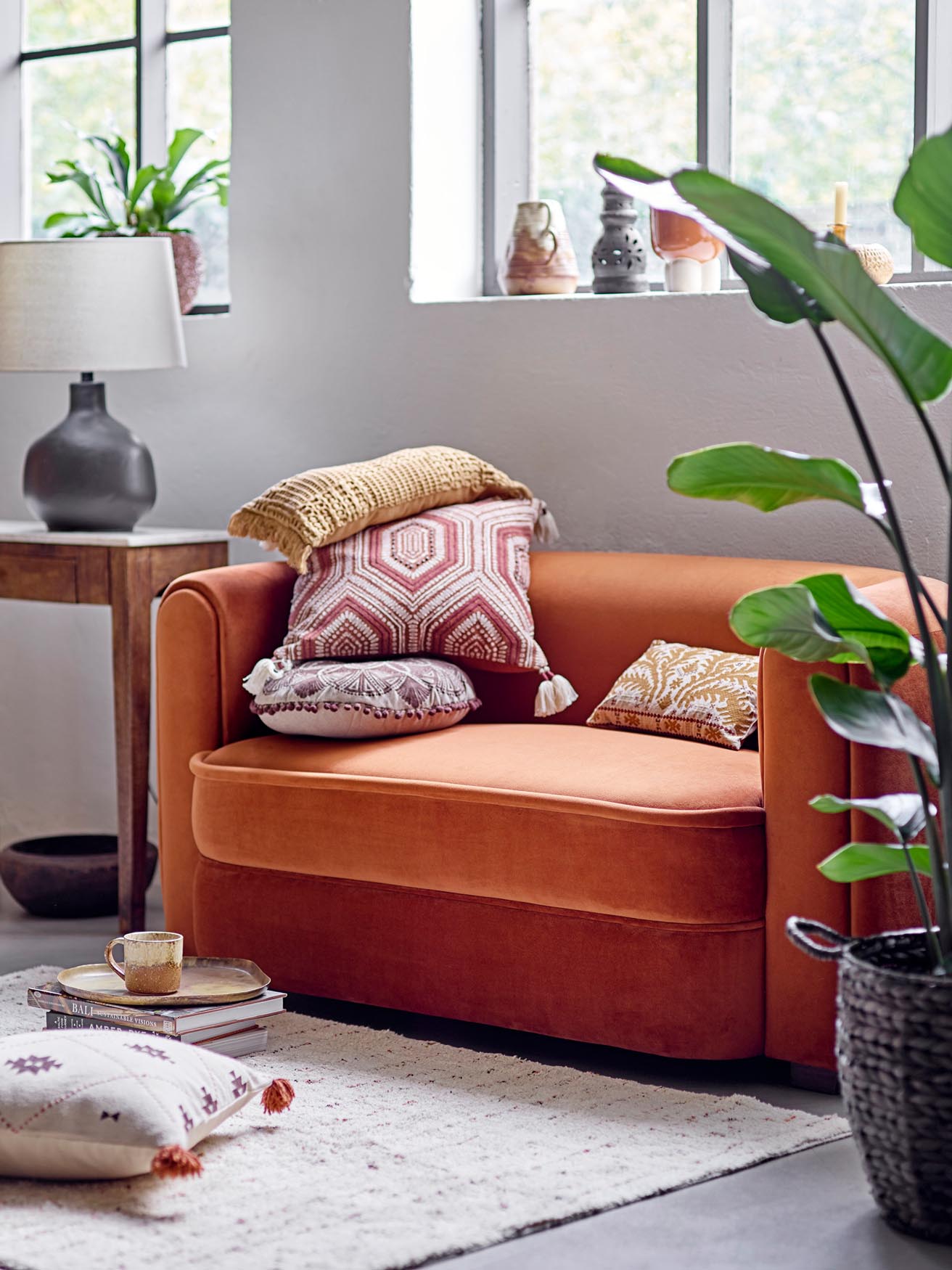 Die Loane Deko-Kuppel aus brauner Terrakotta von Creative Collection bringt stilvolle Natürlichkeit in Ihre Wohnräume.