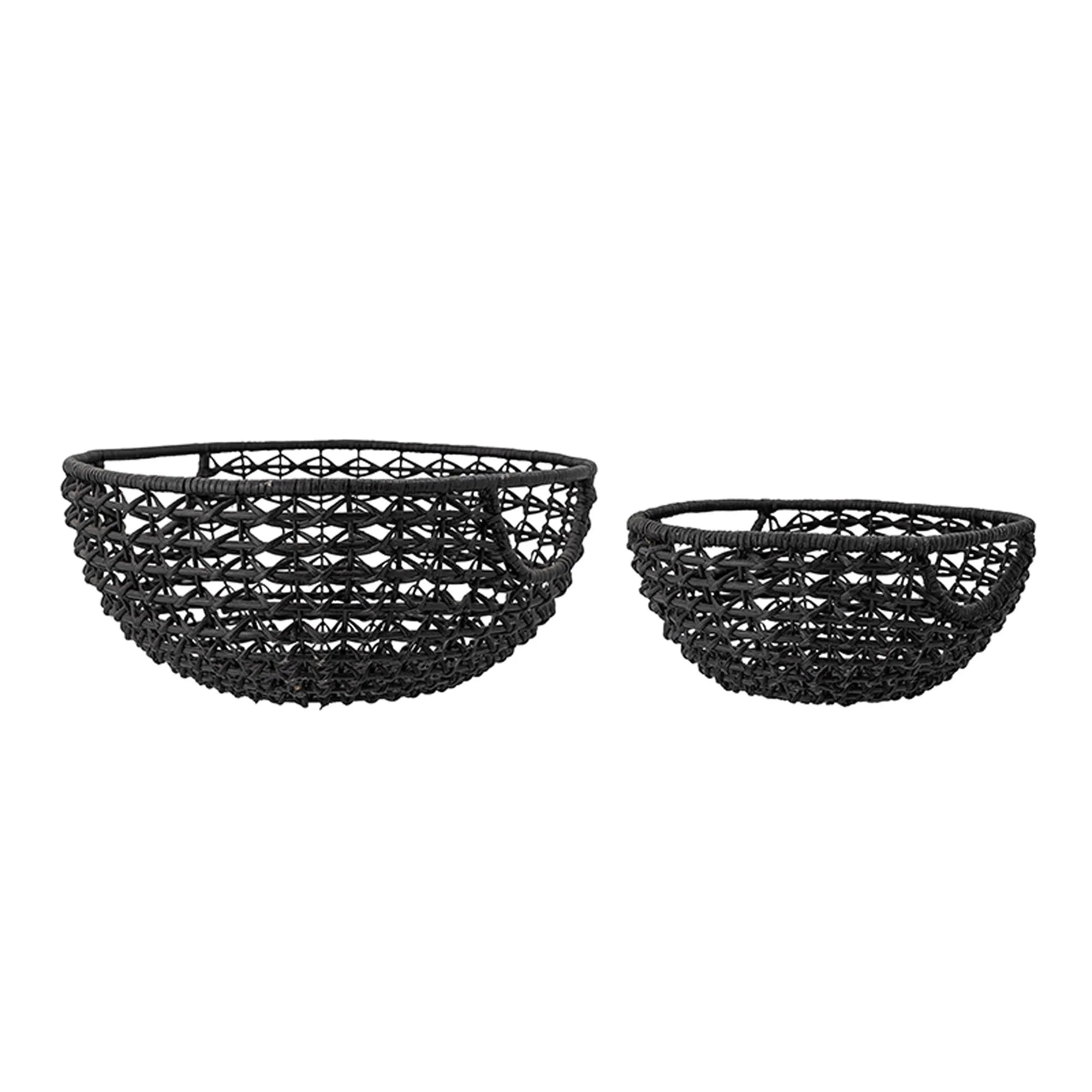 Der Joane Basket von Bloomingville: Schwarzes Rattan, skandinavisches Design, vielseitig, robust, stilvoll für jedes Zuhause.