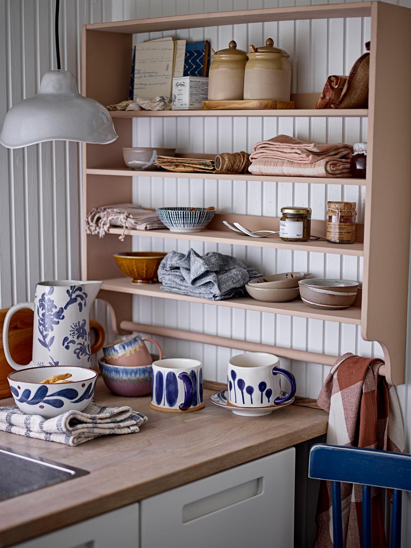Eleganter Linora Becher in Blau aus Steingut von Creative Collection.