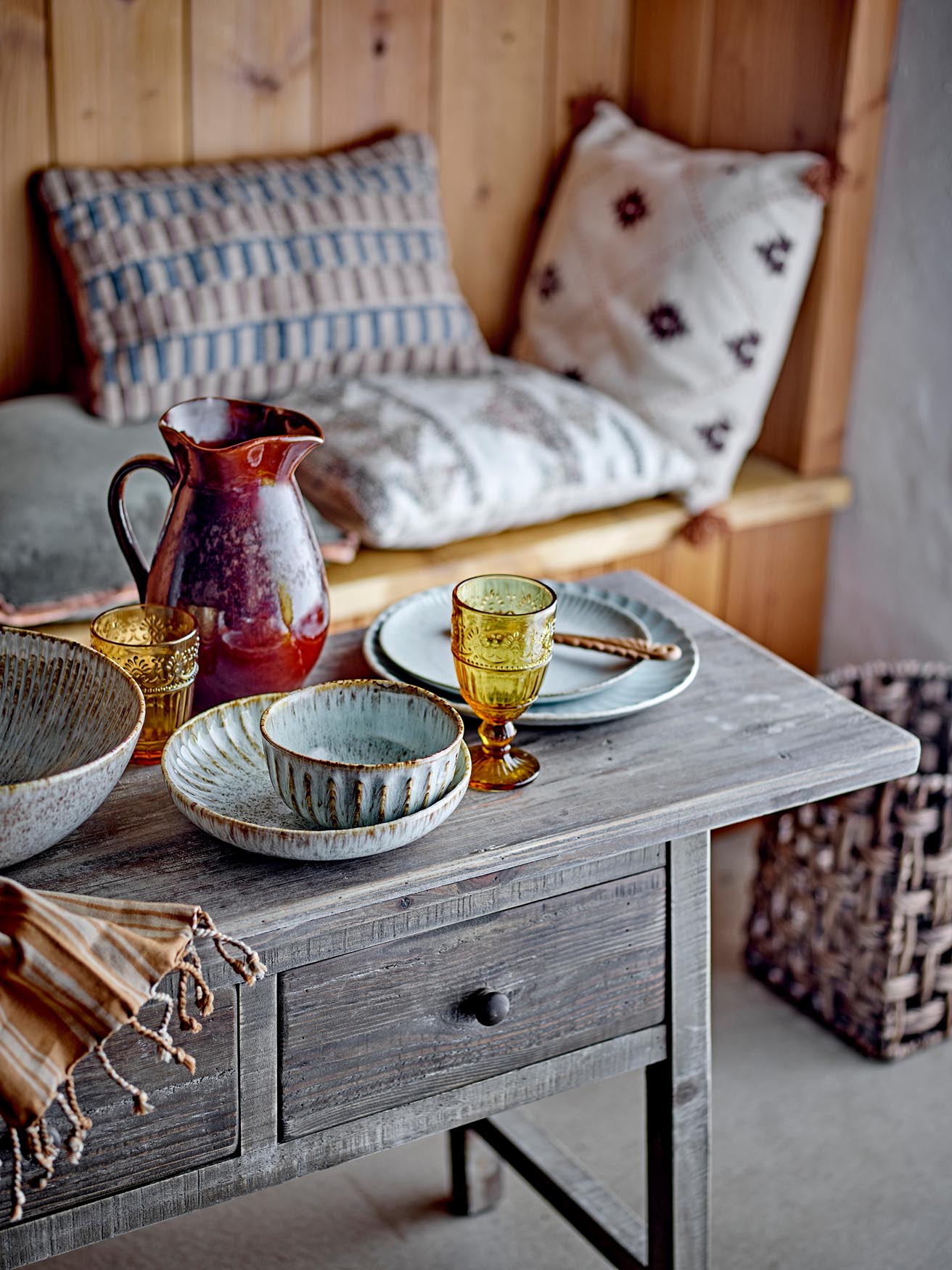 Rustikaler Dahlia Krug aus braunem Steingut von Creative Collection.