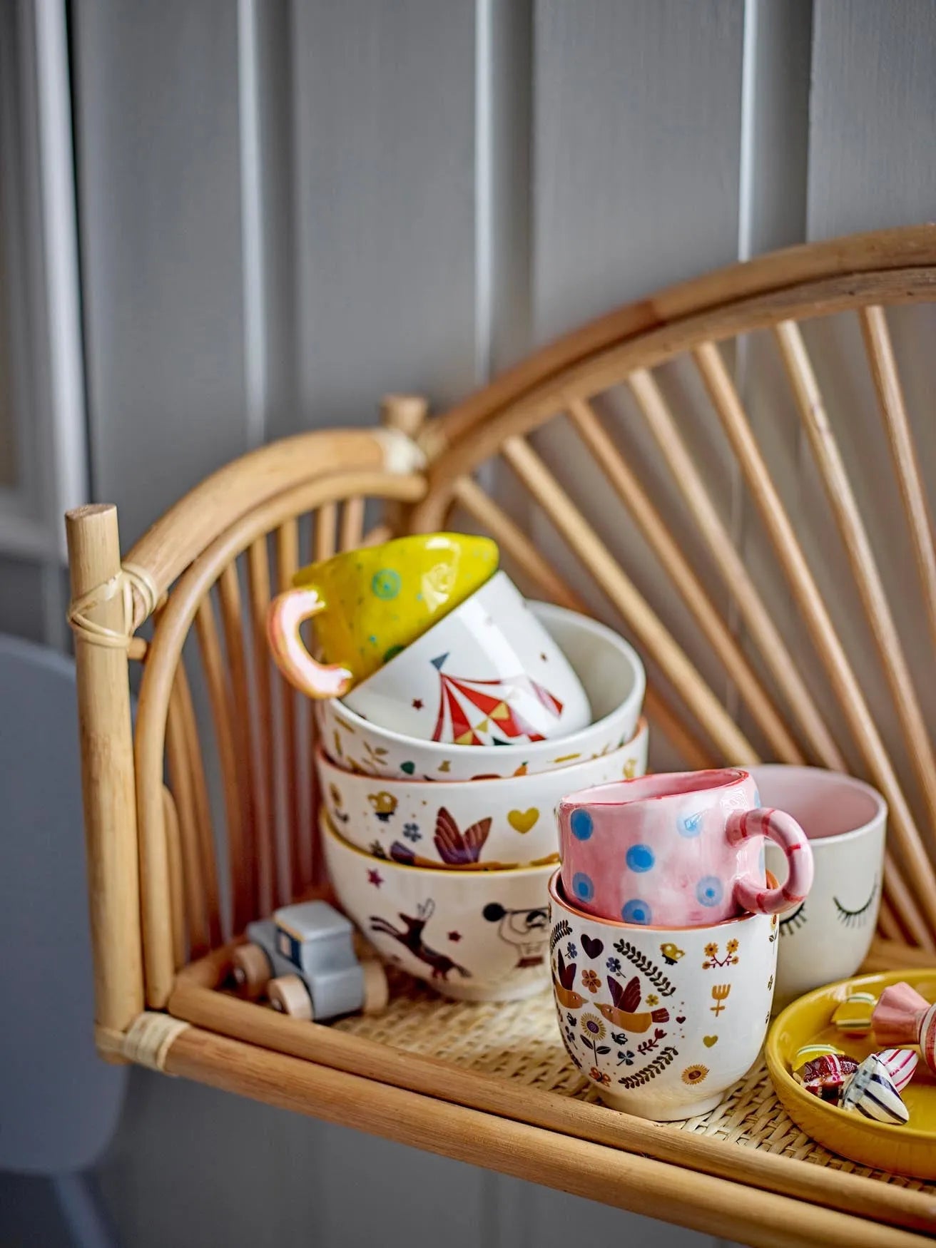 Nini Tasse Rose: Zauberhafte Steingut-Tasse für Kinder von Bloomingville.