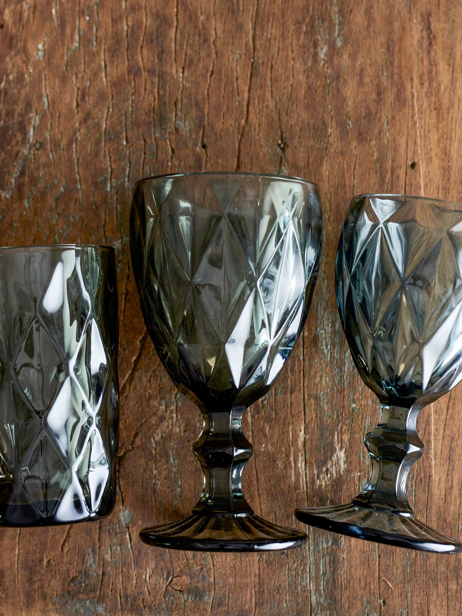 Asana Weinglas, Grau, Glas in Grey präsentiert im Onlineshop von KAQTU Design AG. Wein- & Sektglas ist von Bloomingville