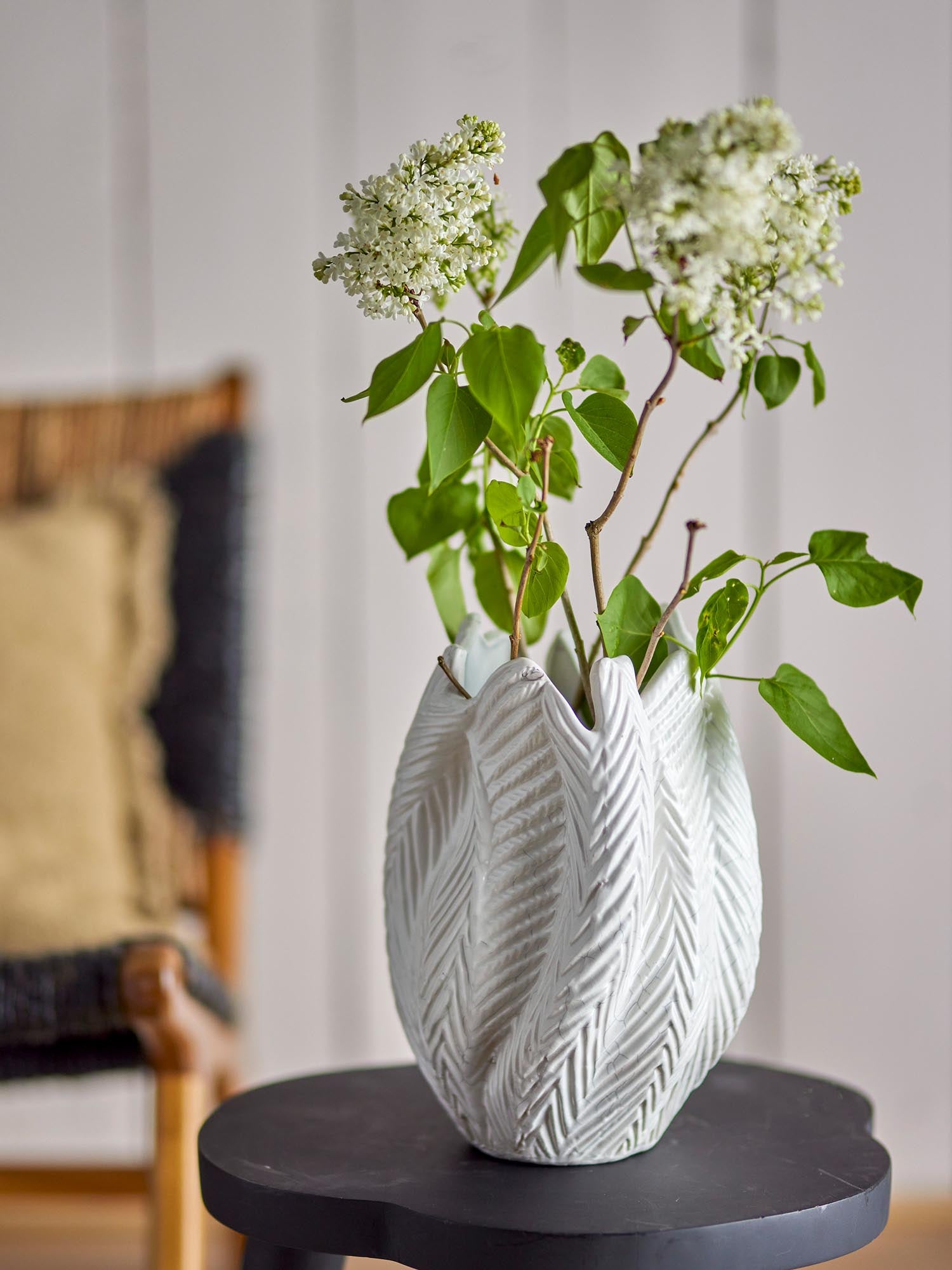 Besa Vase, Weiá, Steingut in White präsentiert im Onlineshop von KAQTU Design AG. Vase ist von Bloomingville