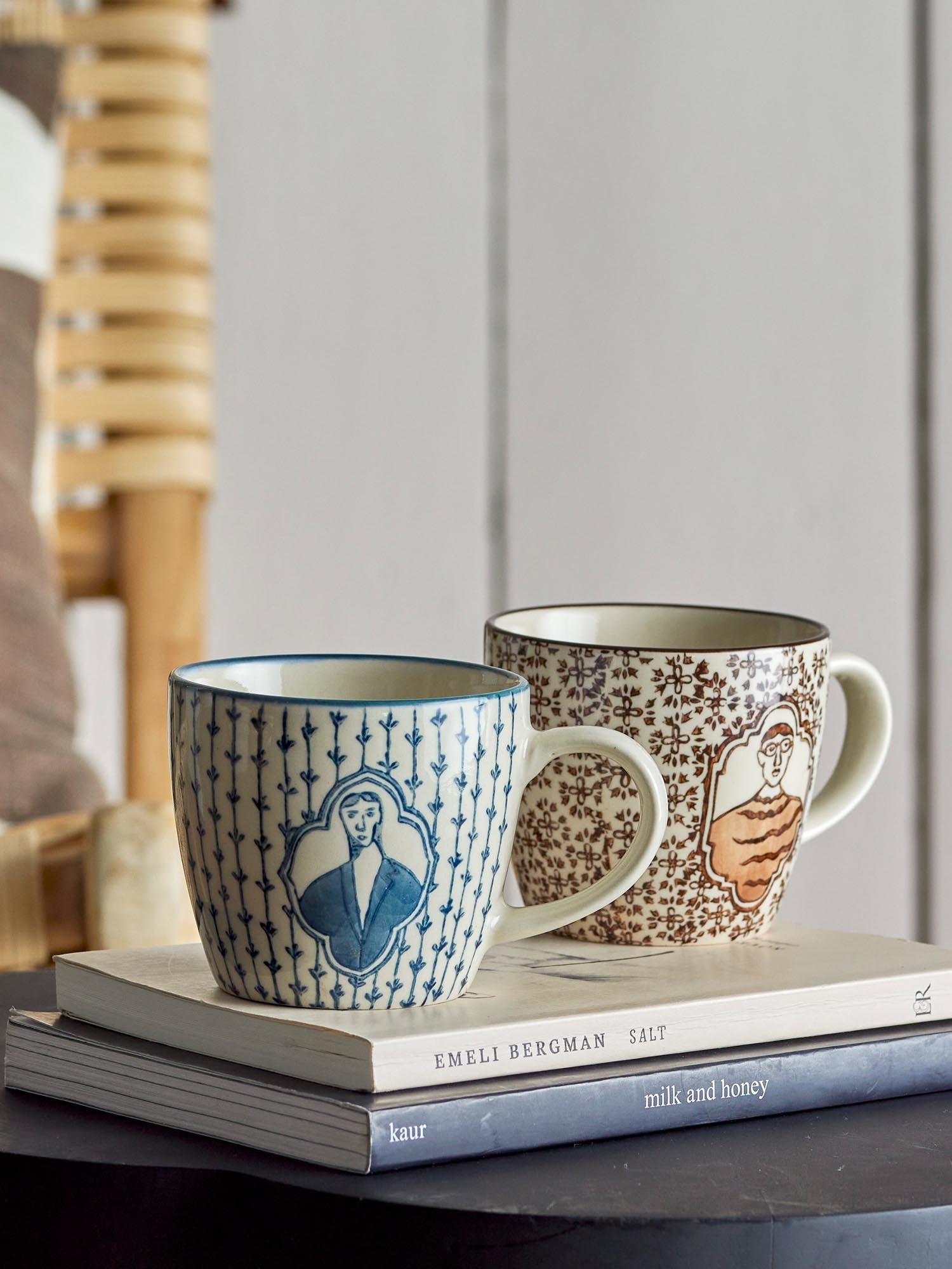 Tonia Tasse, Blue, Steingut in Blue präsentiert im Onlineshop von KAQTU Design AG. Tasse ist von Bloomingville