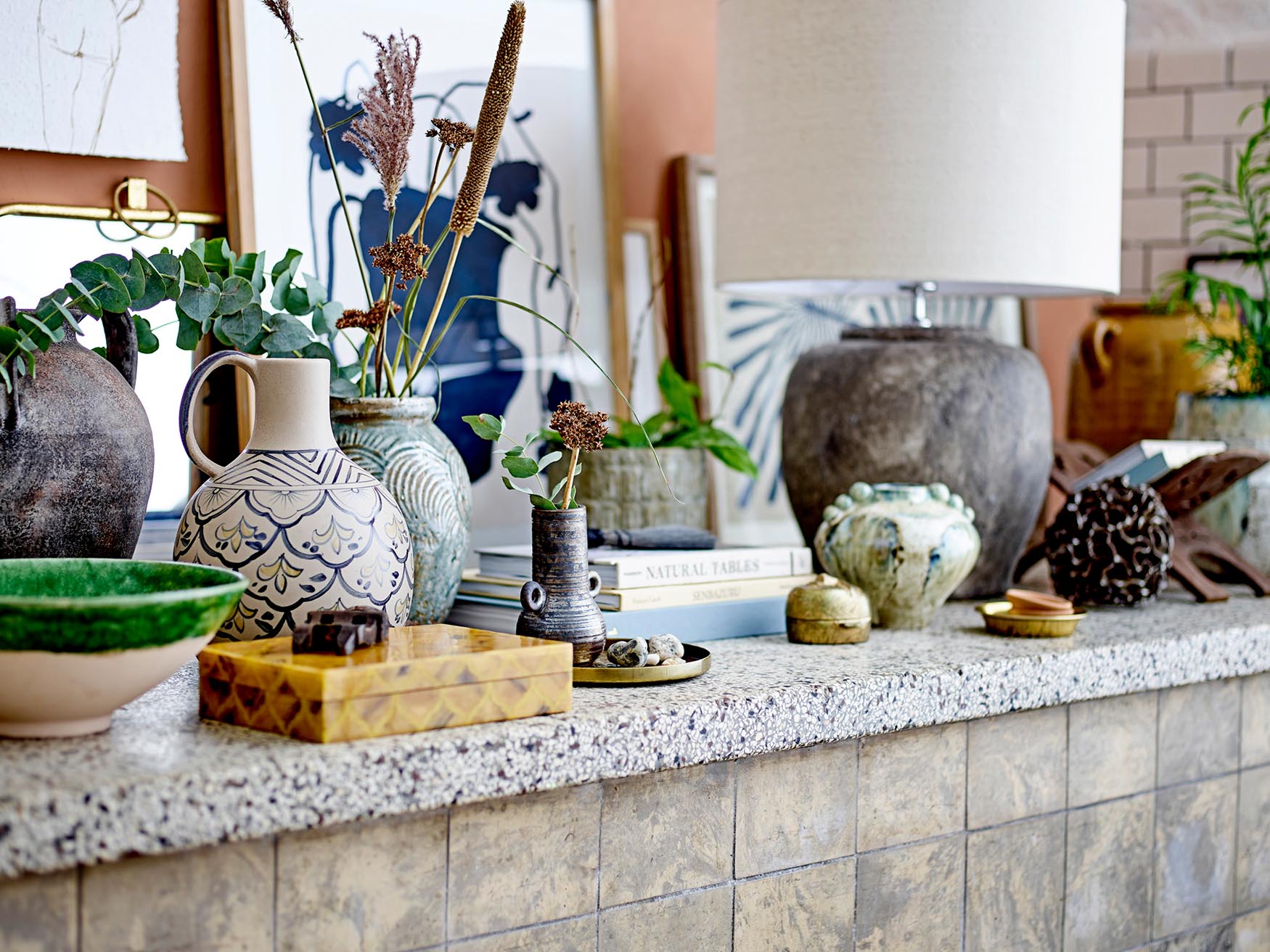 Casaya Vase, Braun, Steingut in Brown präsentiert im Onlineshop von KAQTU Design AG. Vase ist von Bloomingville
