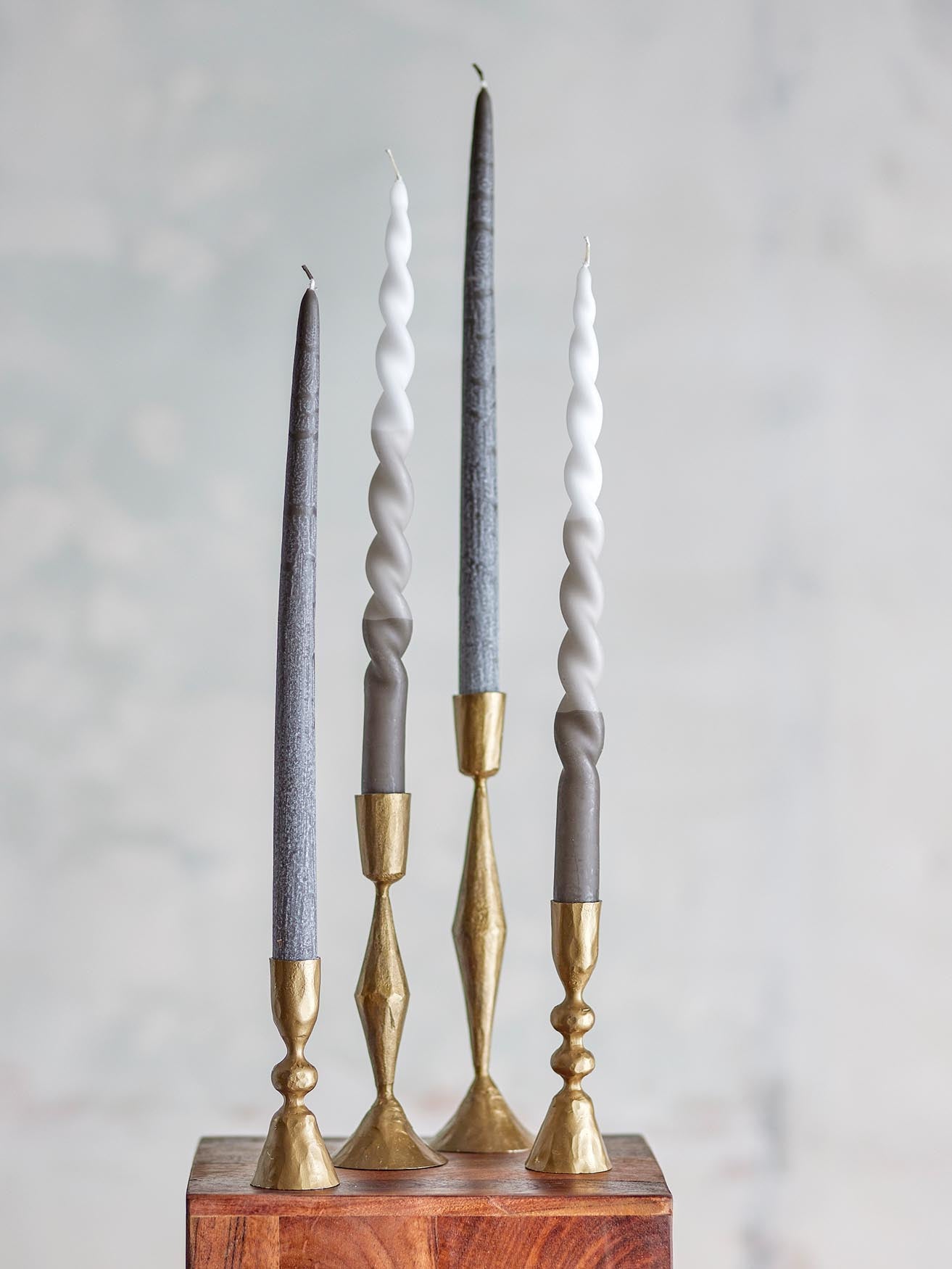 Frost Kerze, Grau, Parafin in Grey präsentiert im Onlineshop von KAQTU Design AG. Kerzen ist von Bloomingville